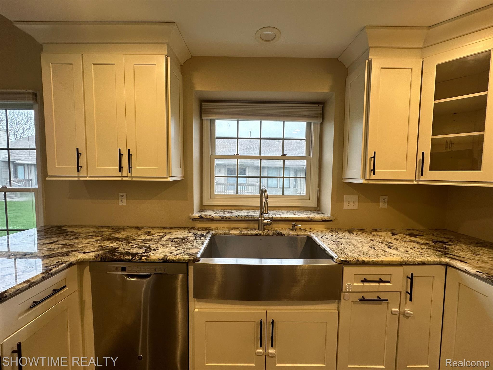 2439 WESTMONT Circle