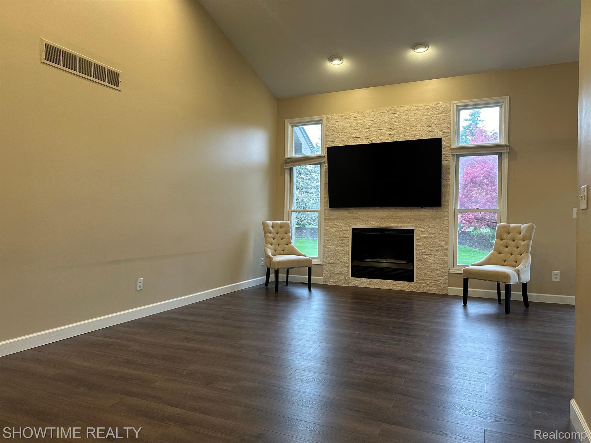 2439 WESTMONT Circle