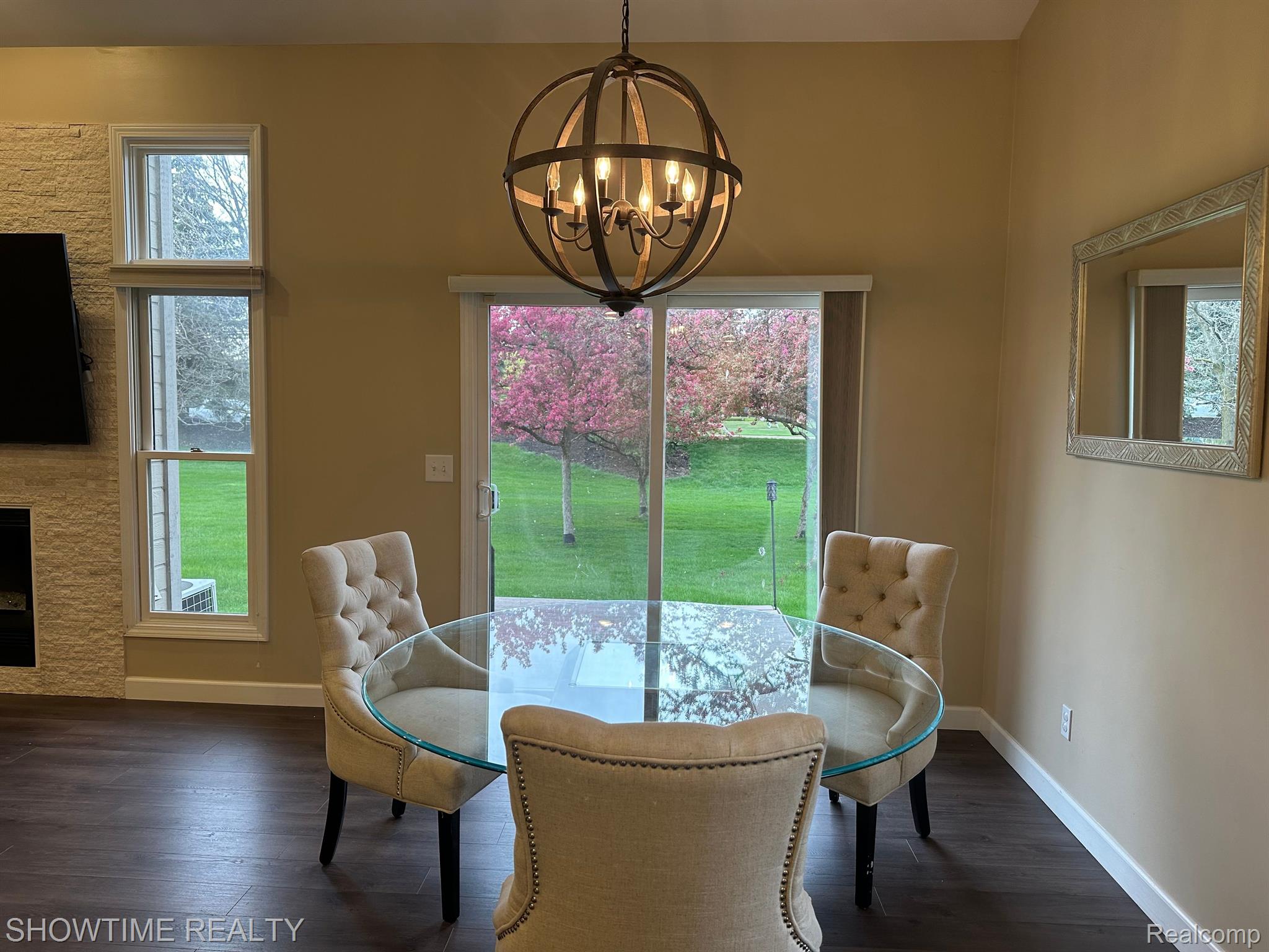 2439 WESTMONT Circle