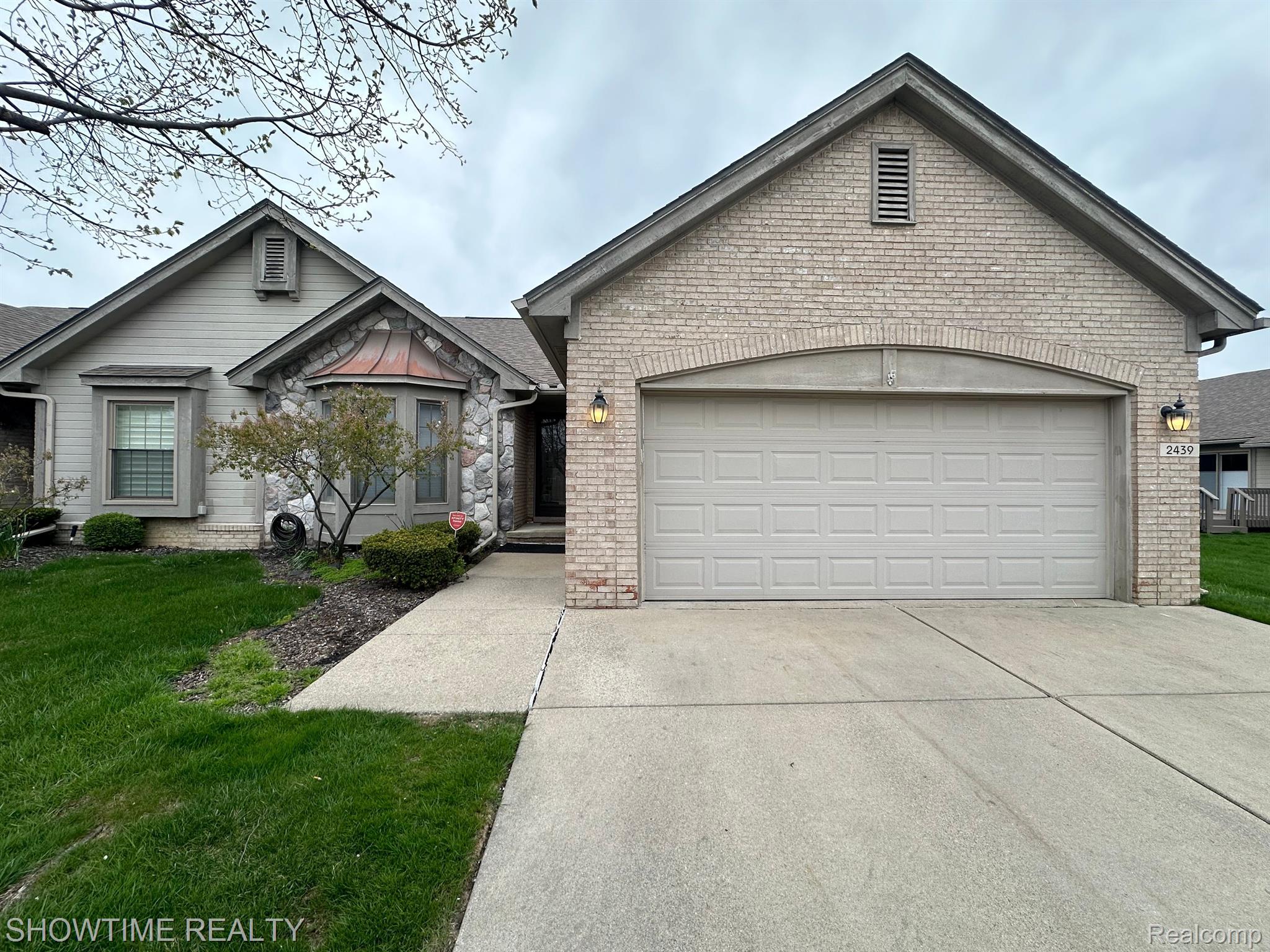 2439 WESTMONT Circle