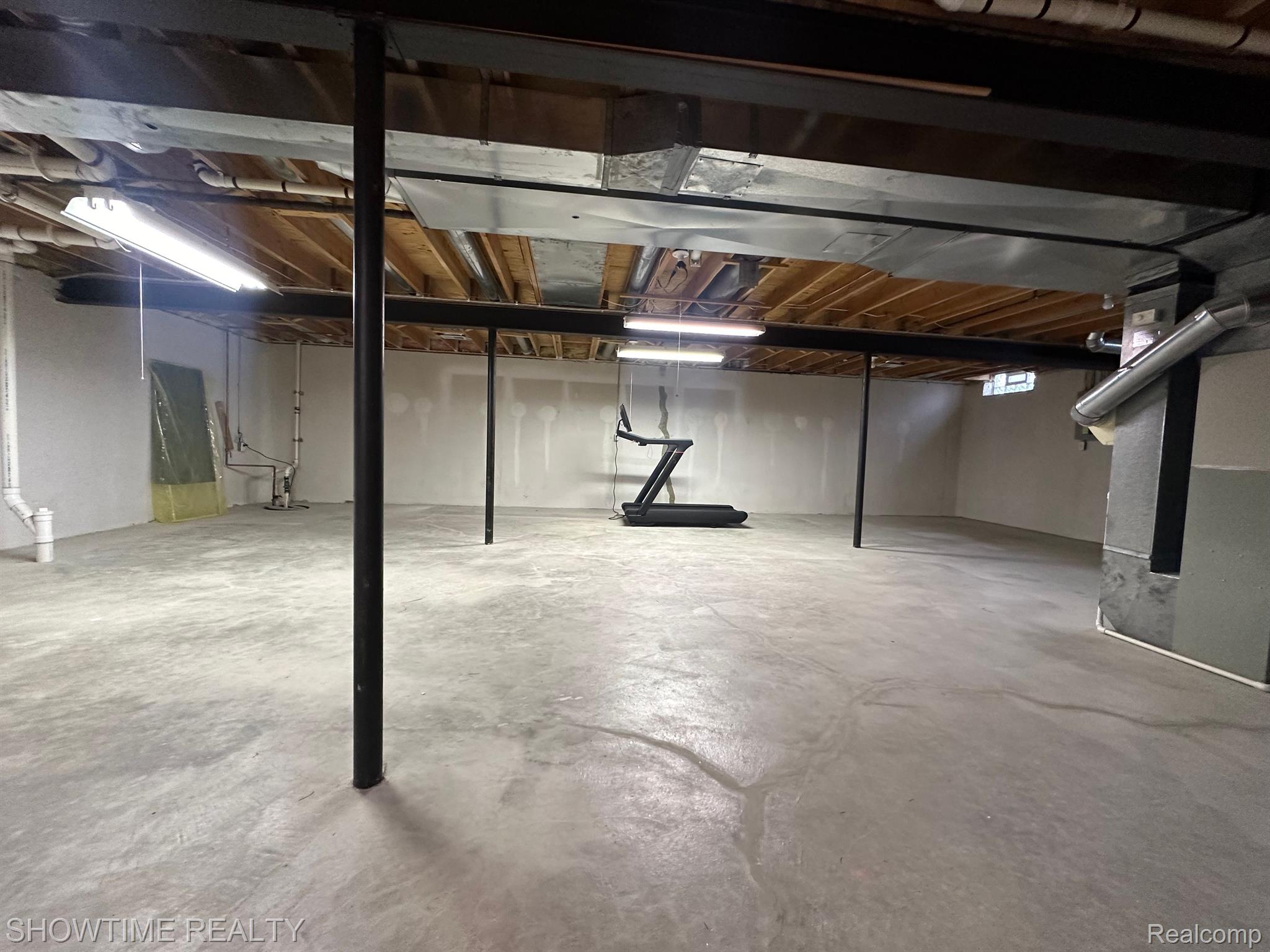 2439 WESTMONT Circle