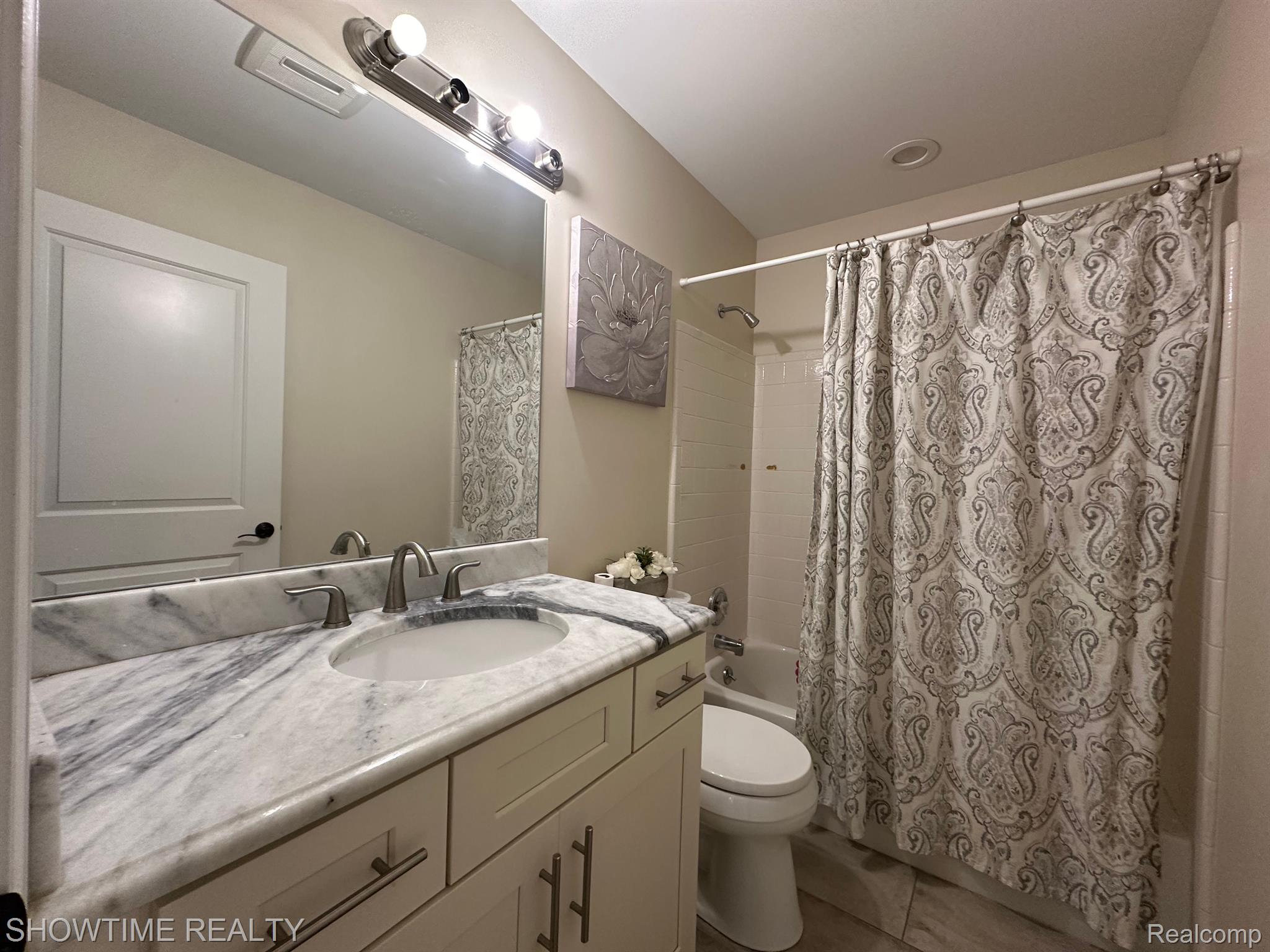 2439 WESTMONT Circle