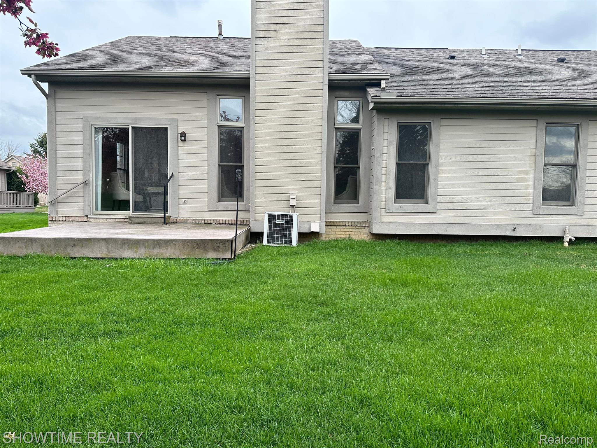 2439 WESTMONT Circle