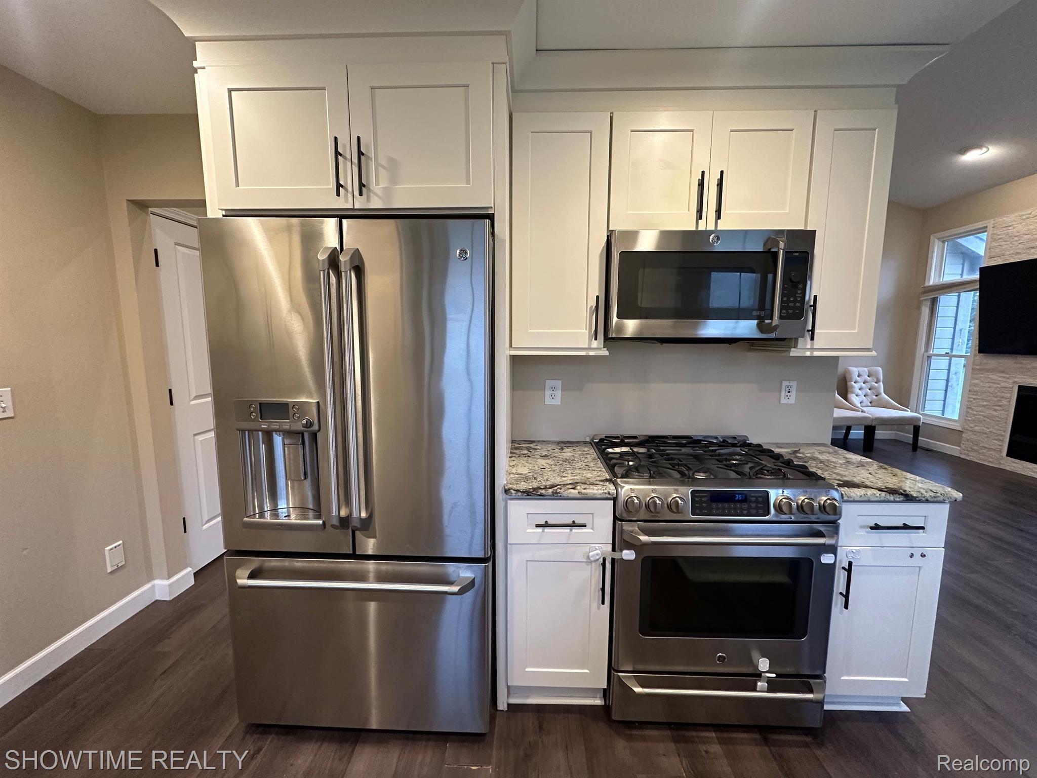 2439 WESTMONT Circle