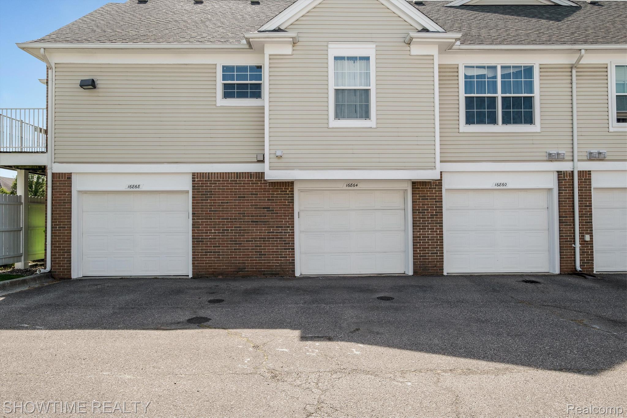 16864 GLENMOOR Boulevard