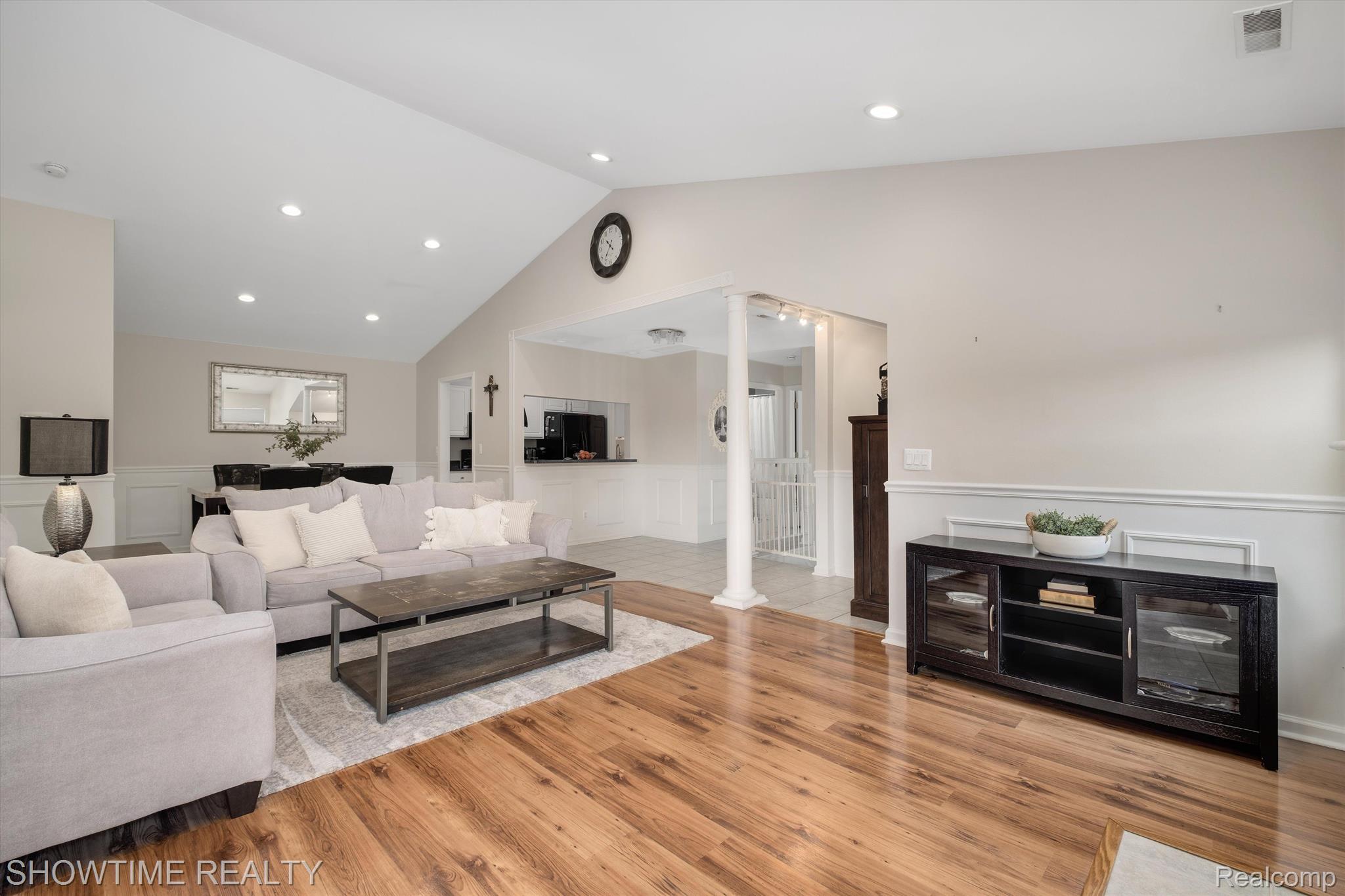 16864 GLENMOOR Boulevard