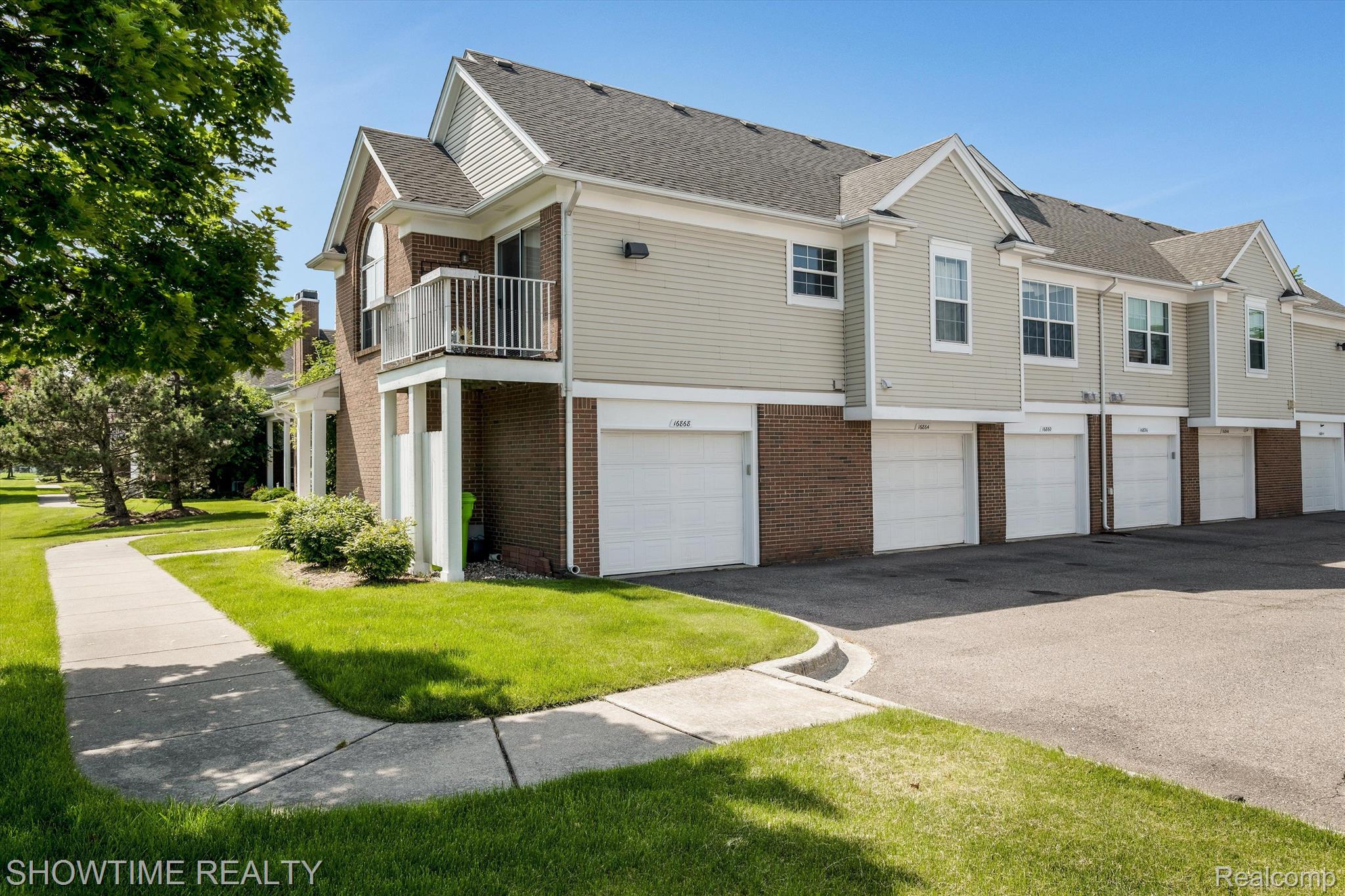 16864 GLENMOOR Boulevard