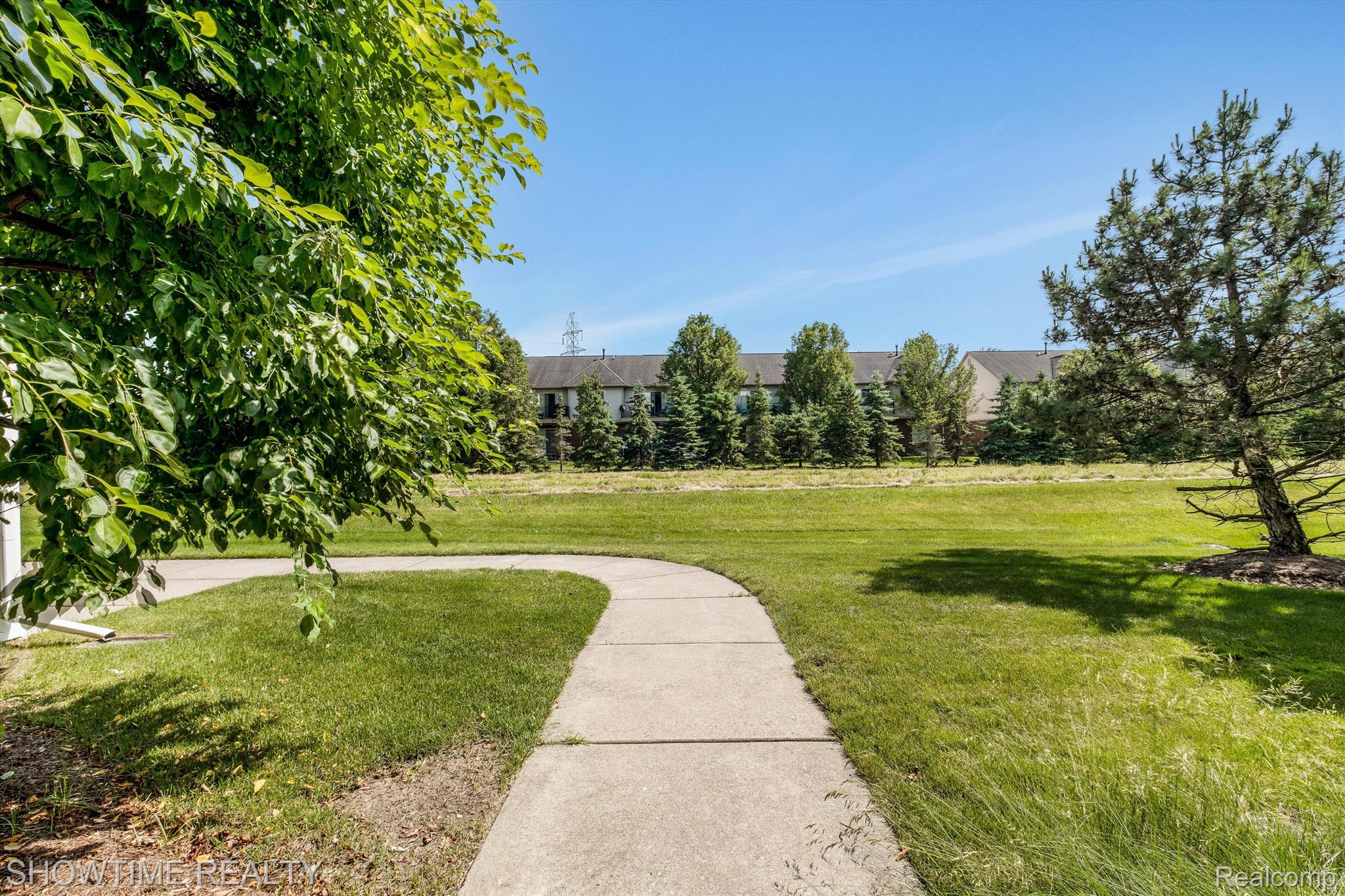 16864 GLENMOOR Boulevard