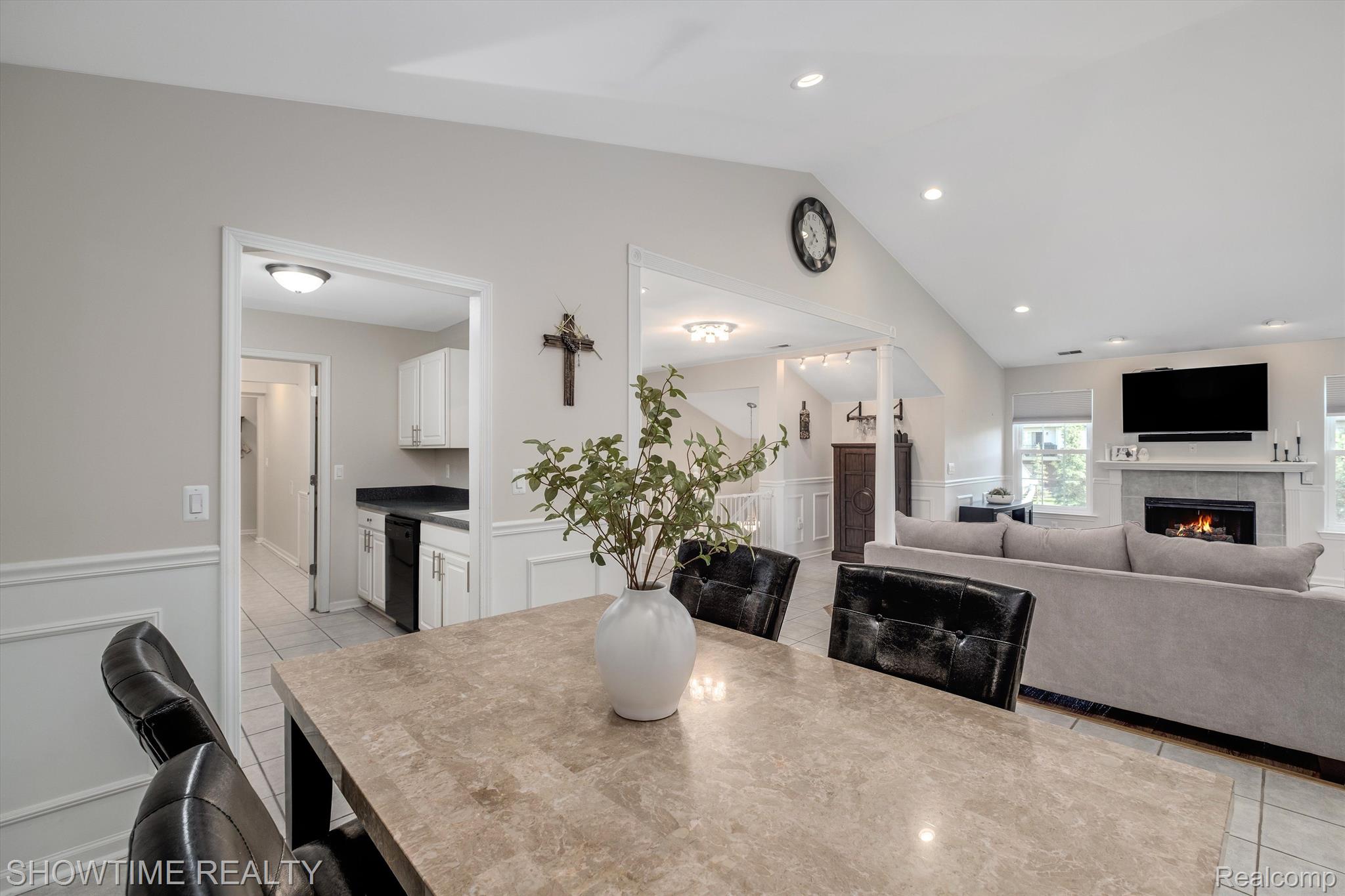 16864 GLENMOOR Boulevard