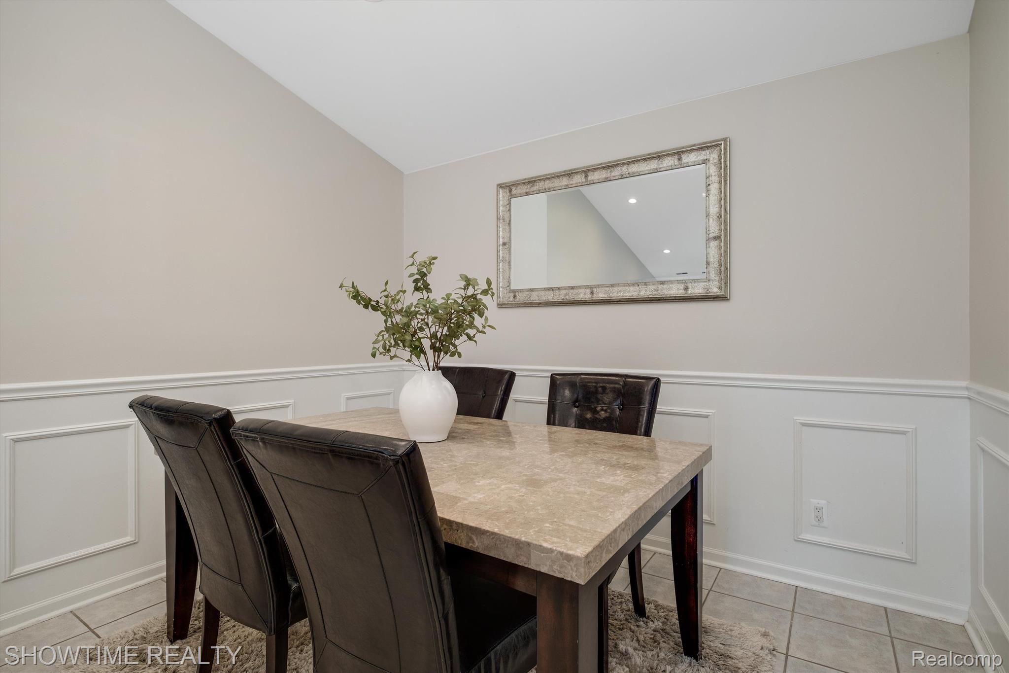 16864 GLENMOOR Boulevard