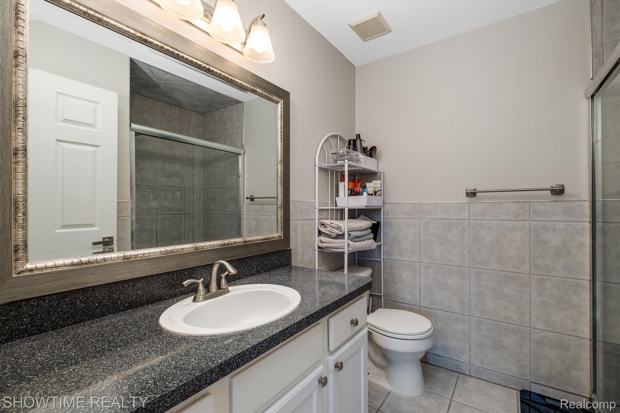 16864 GLENMOOR Boulevard