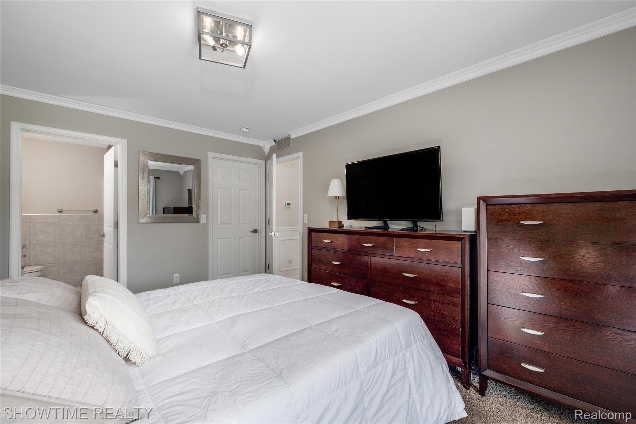 16864 GLENMOOR Boulevard