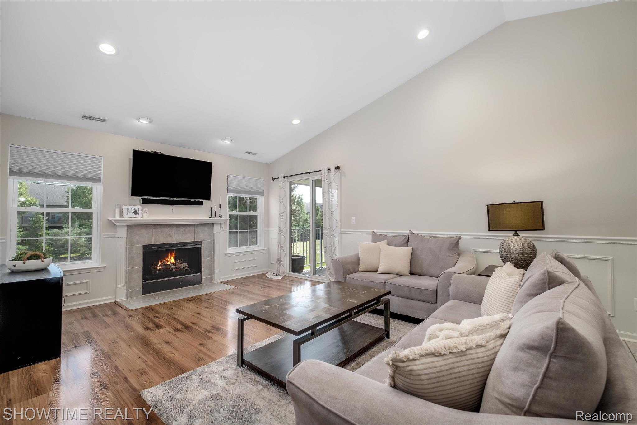 16864 GLENMOOR Boulevard