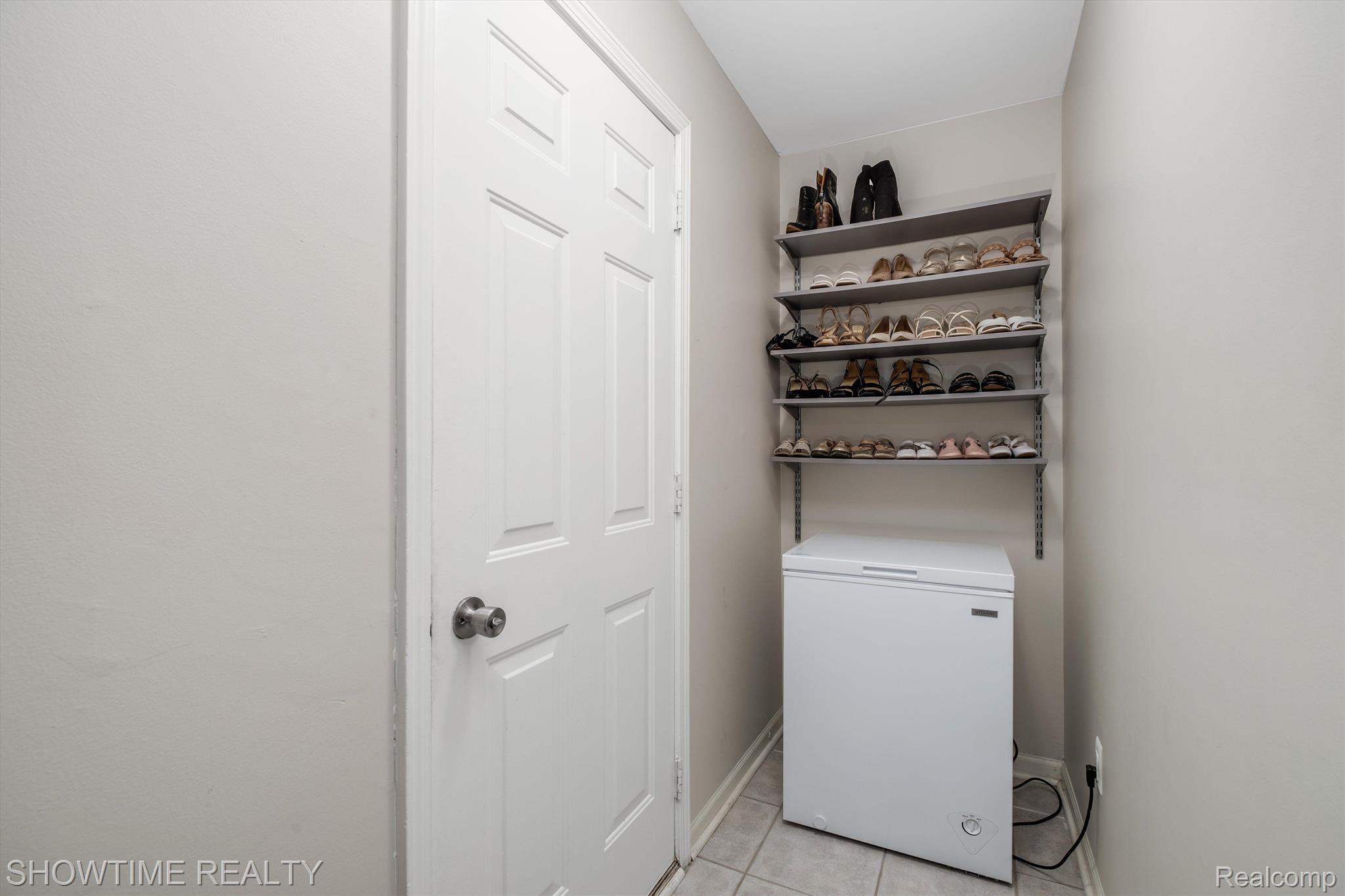 16864 GLENMOOR Boulevard