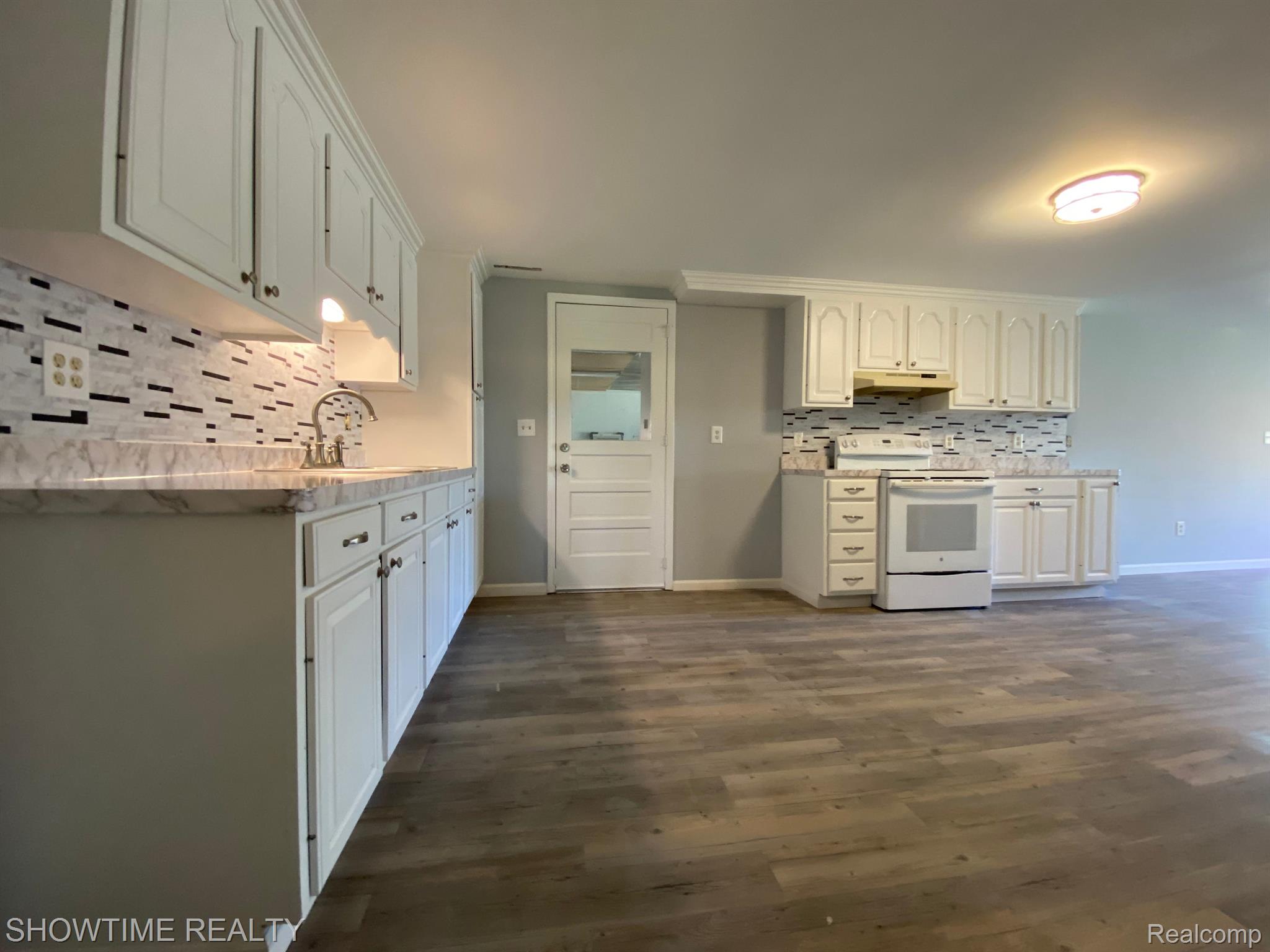 654 N BLACKS CORNERS Road