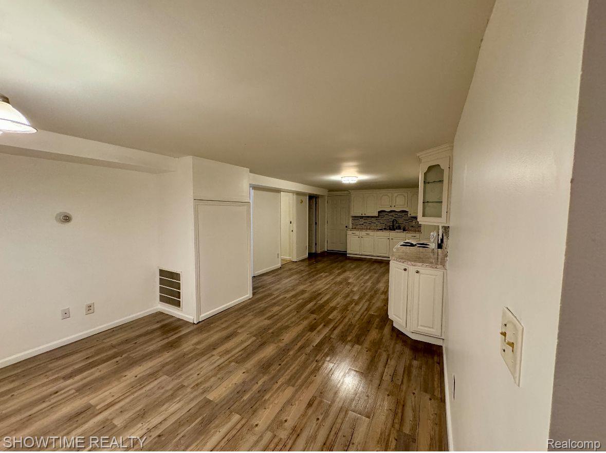 654 N BLACKS CORNERS Road