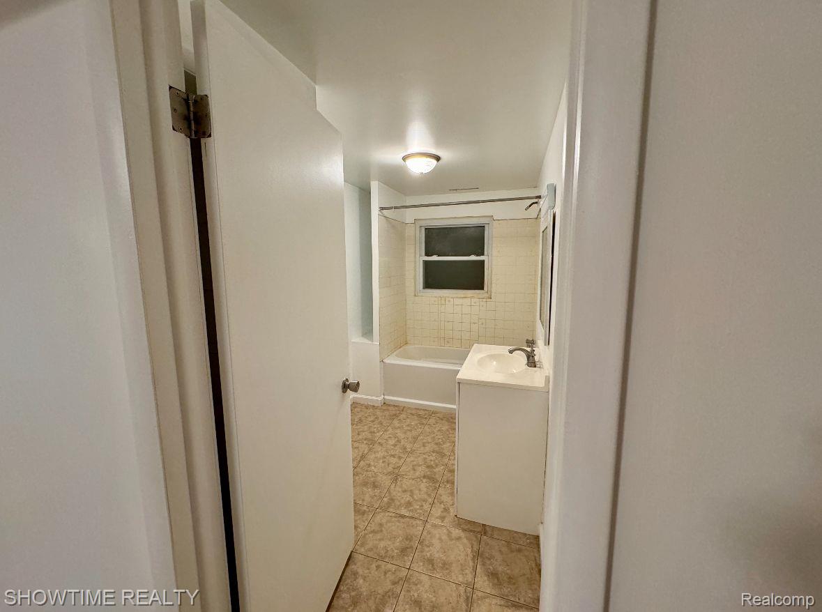 654 N BLACKS CORNERS Road