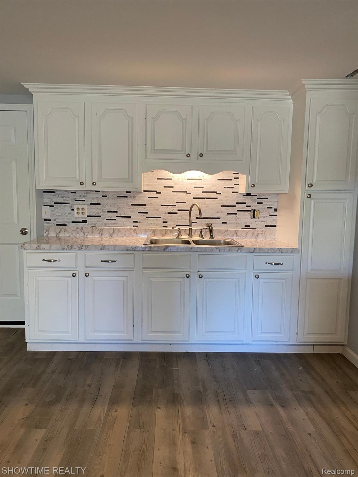 654 N BLACKS CORNERS Road