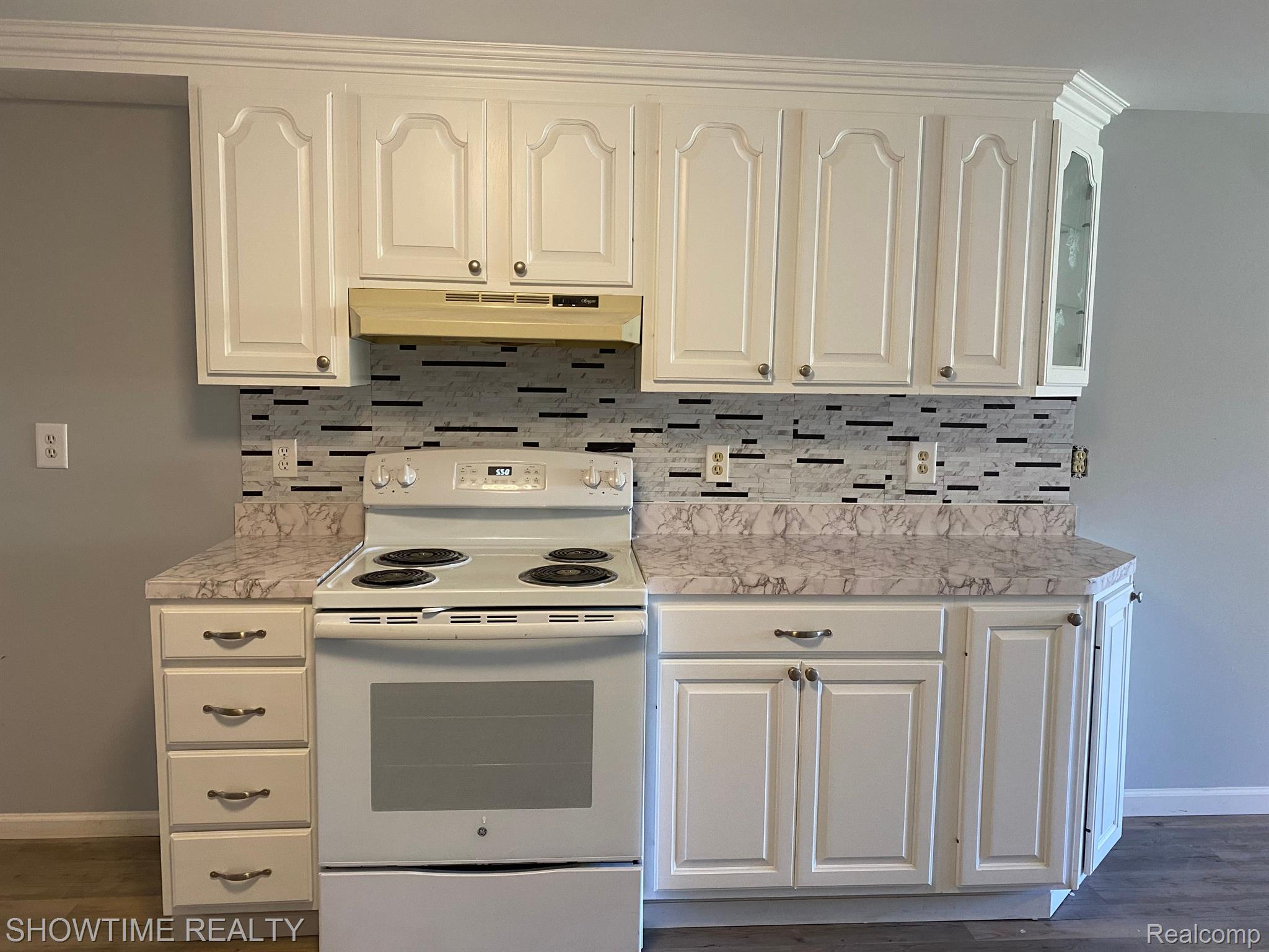 654 N BLACKS CORNERS Road