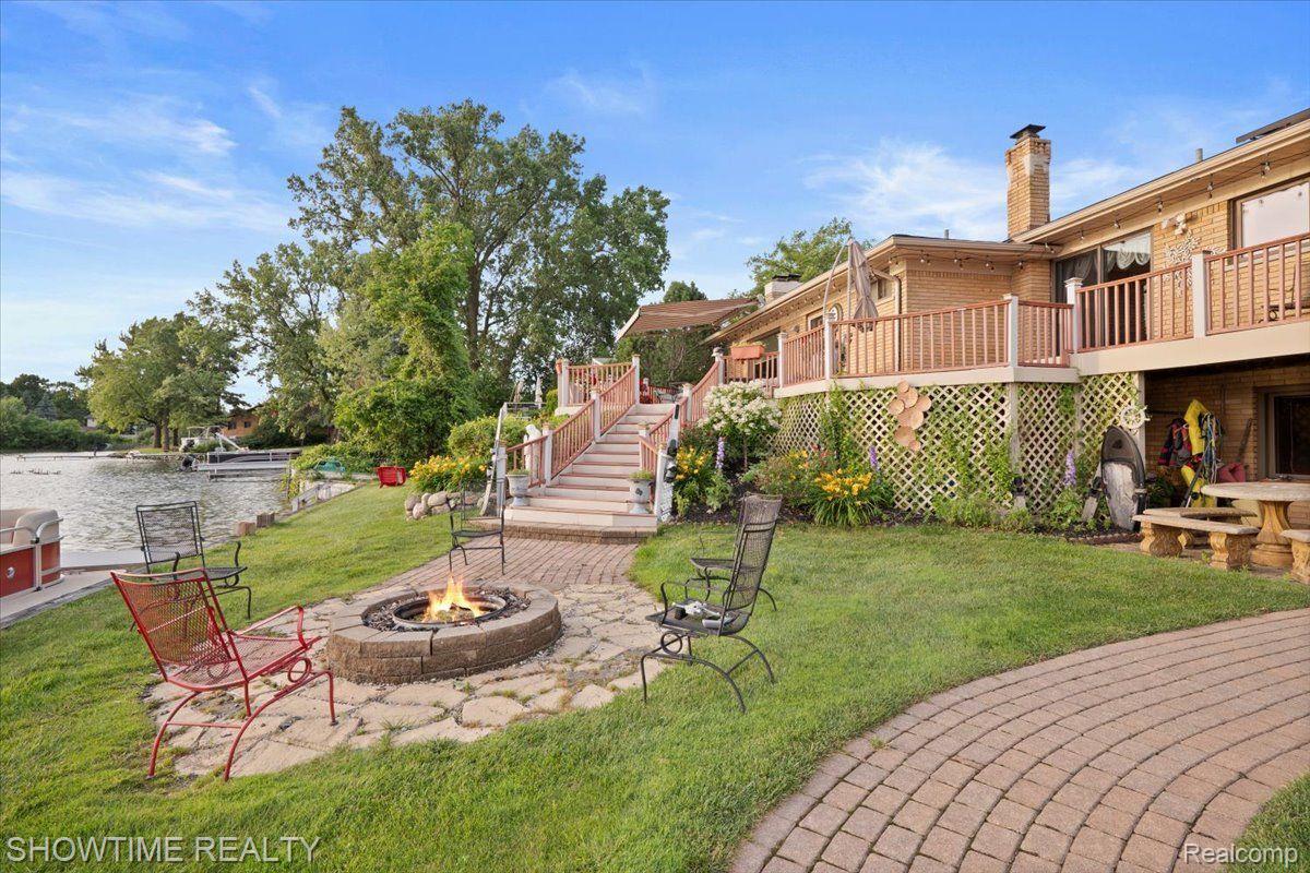 2906 SHAWNEE Lane