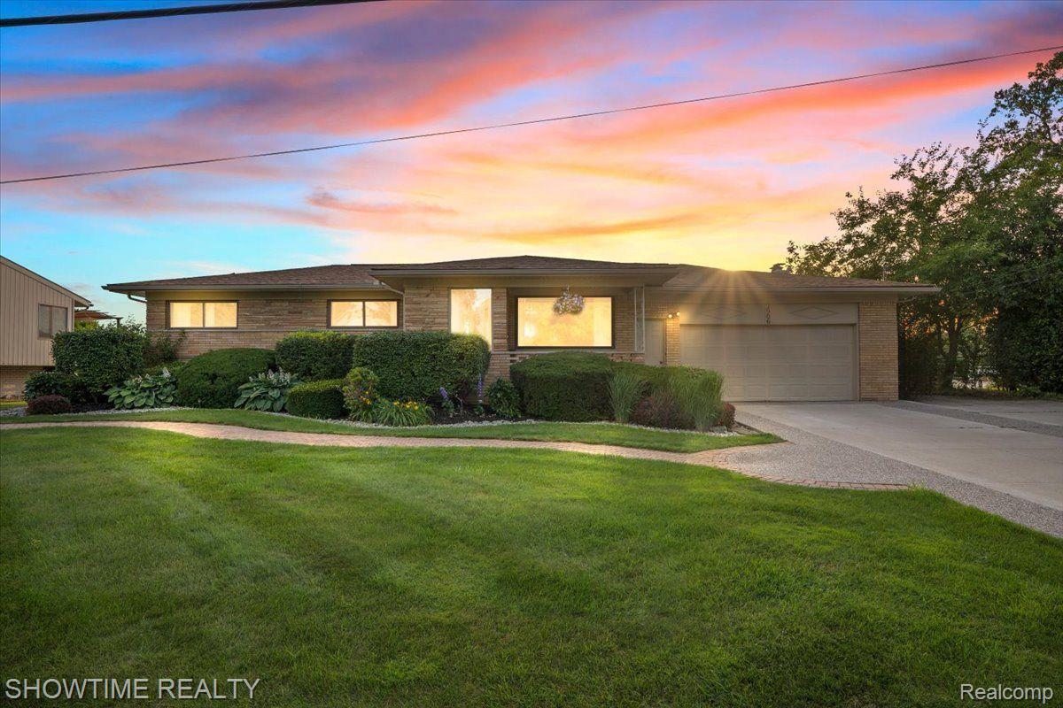 2906 SHAWNEE Lane