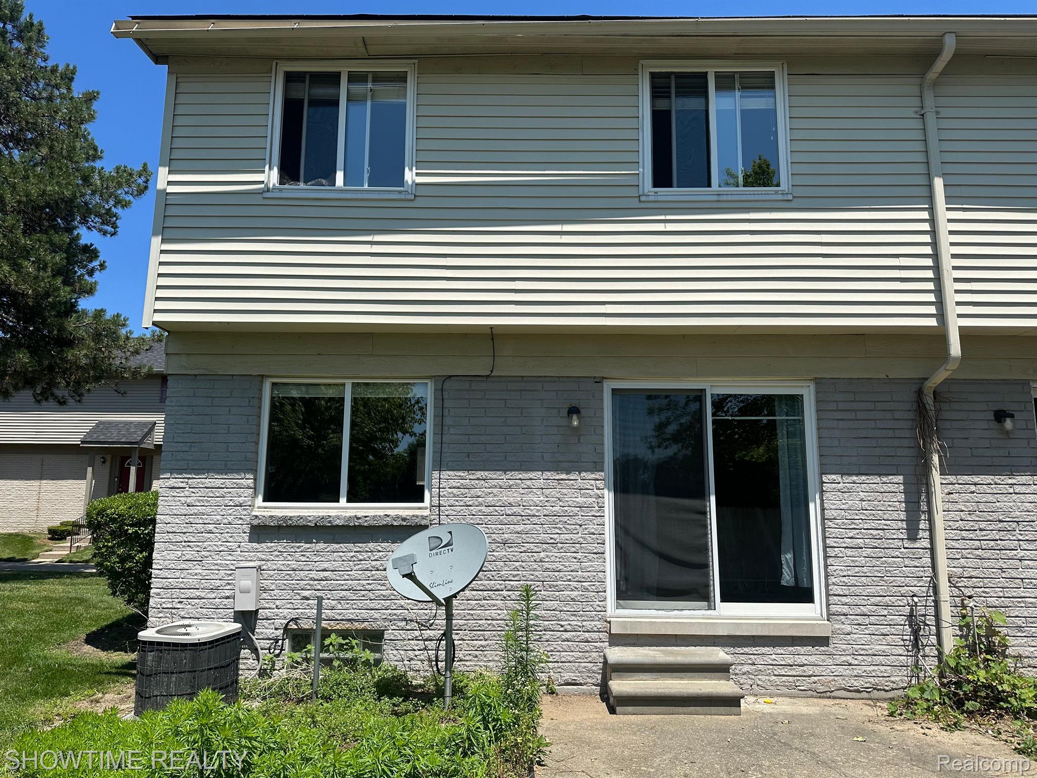 2268 ORCHARD CREST Street