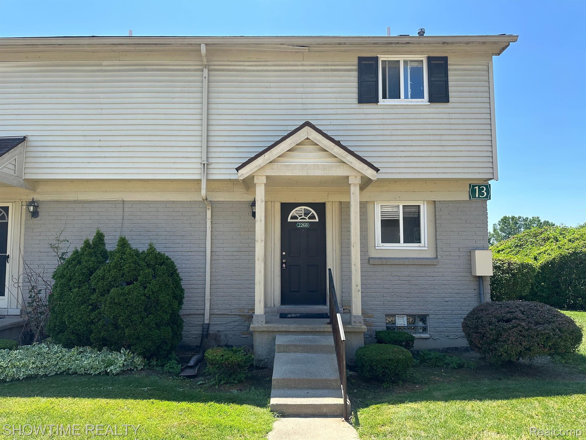 2268 ORCHARD CREST Street