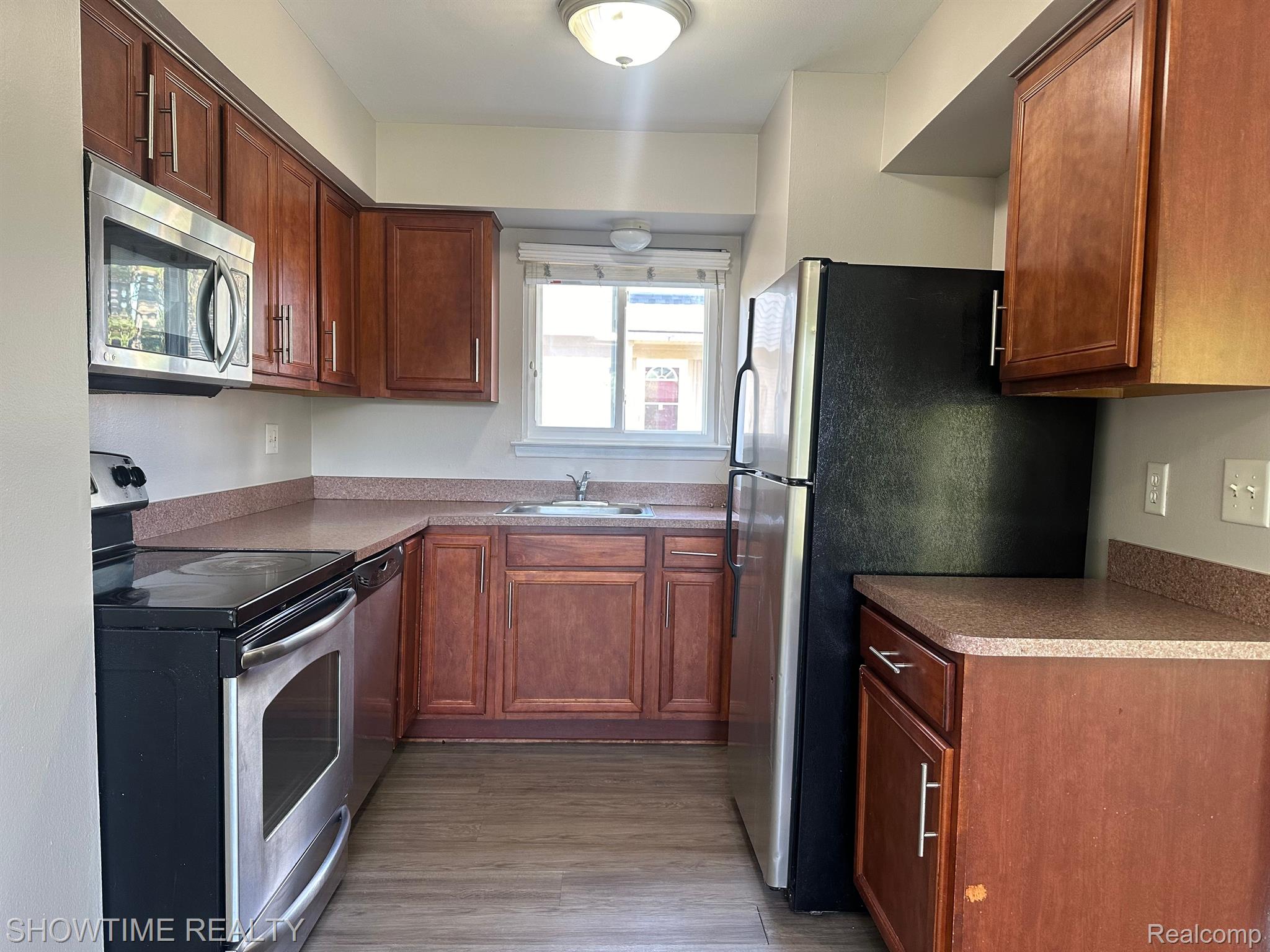 2268 ORCHARD CREST Street