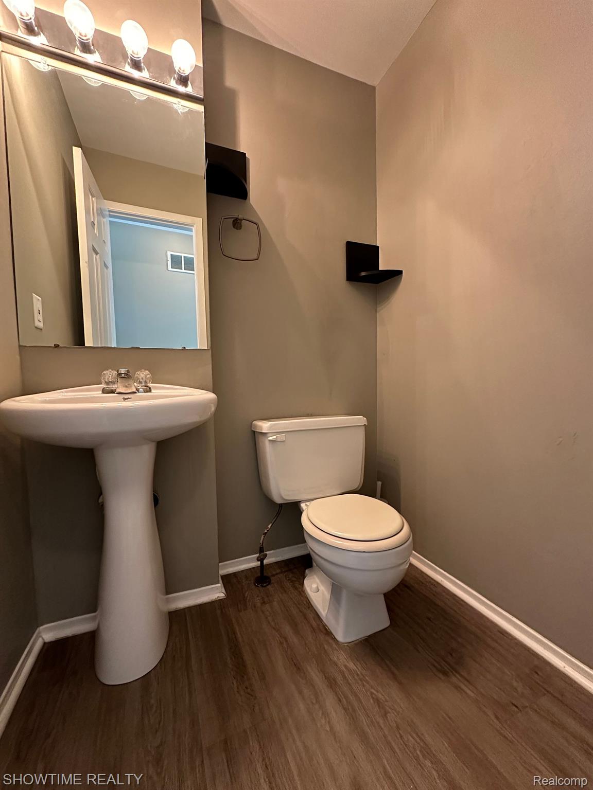 2268 ORCHARD CREST Street