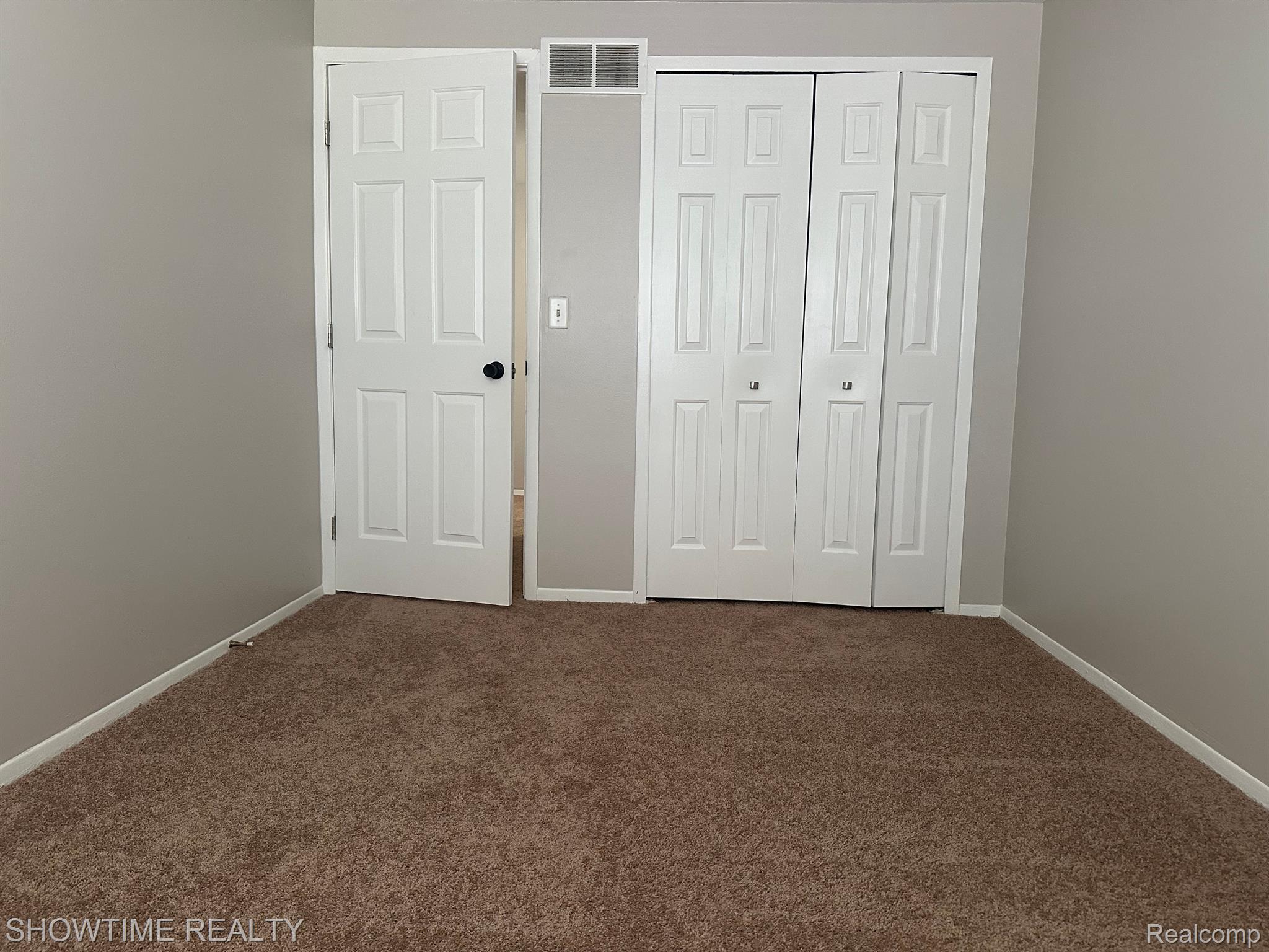 2268 ORCHARD CREST Street