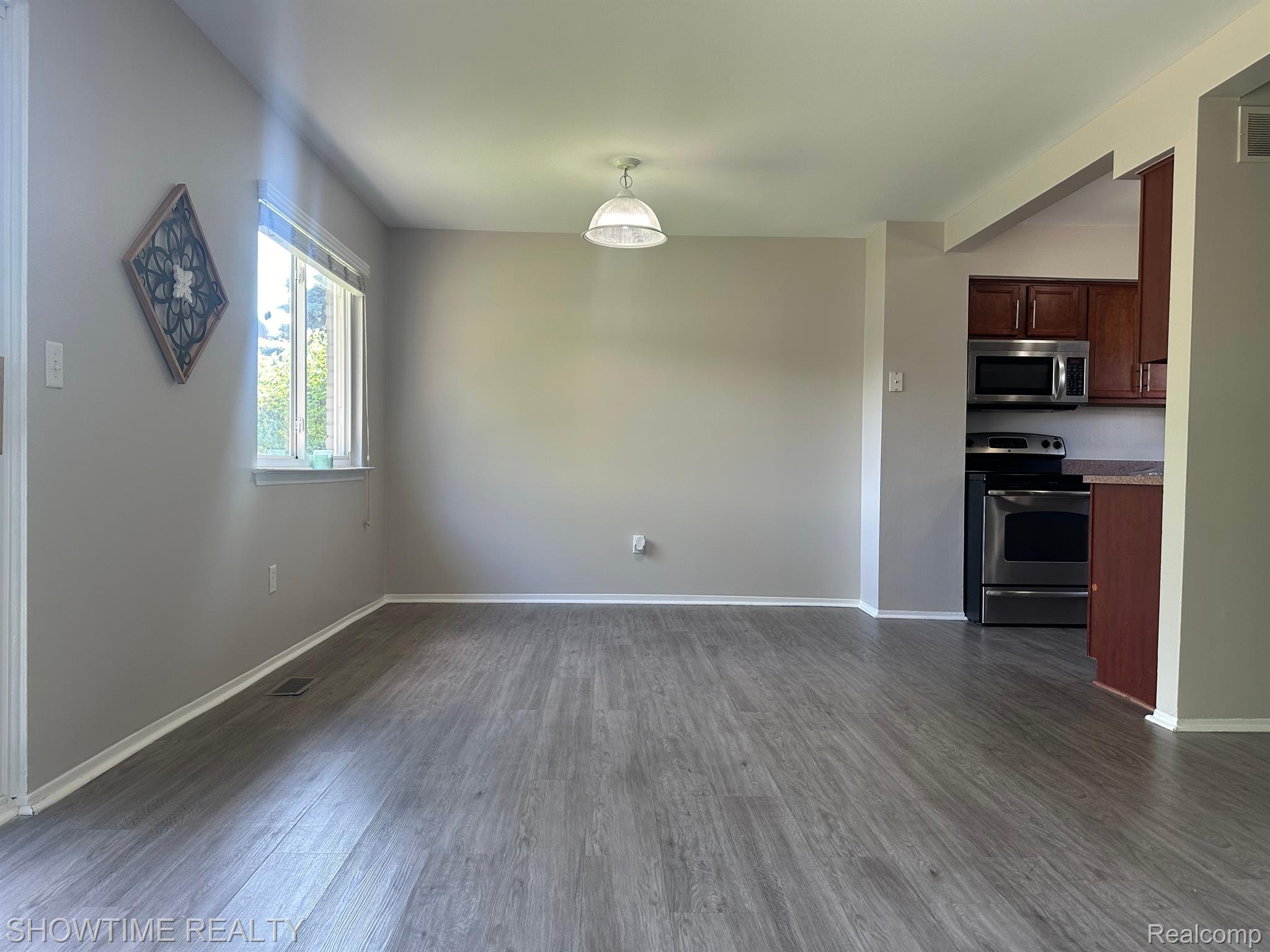 2268 ORCHARD CREST Street