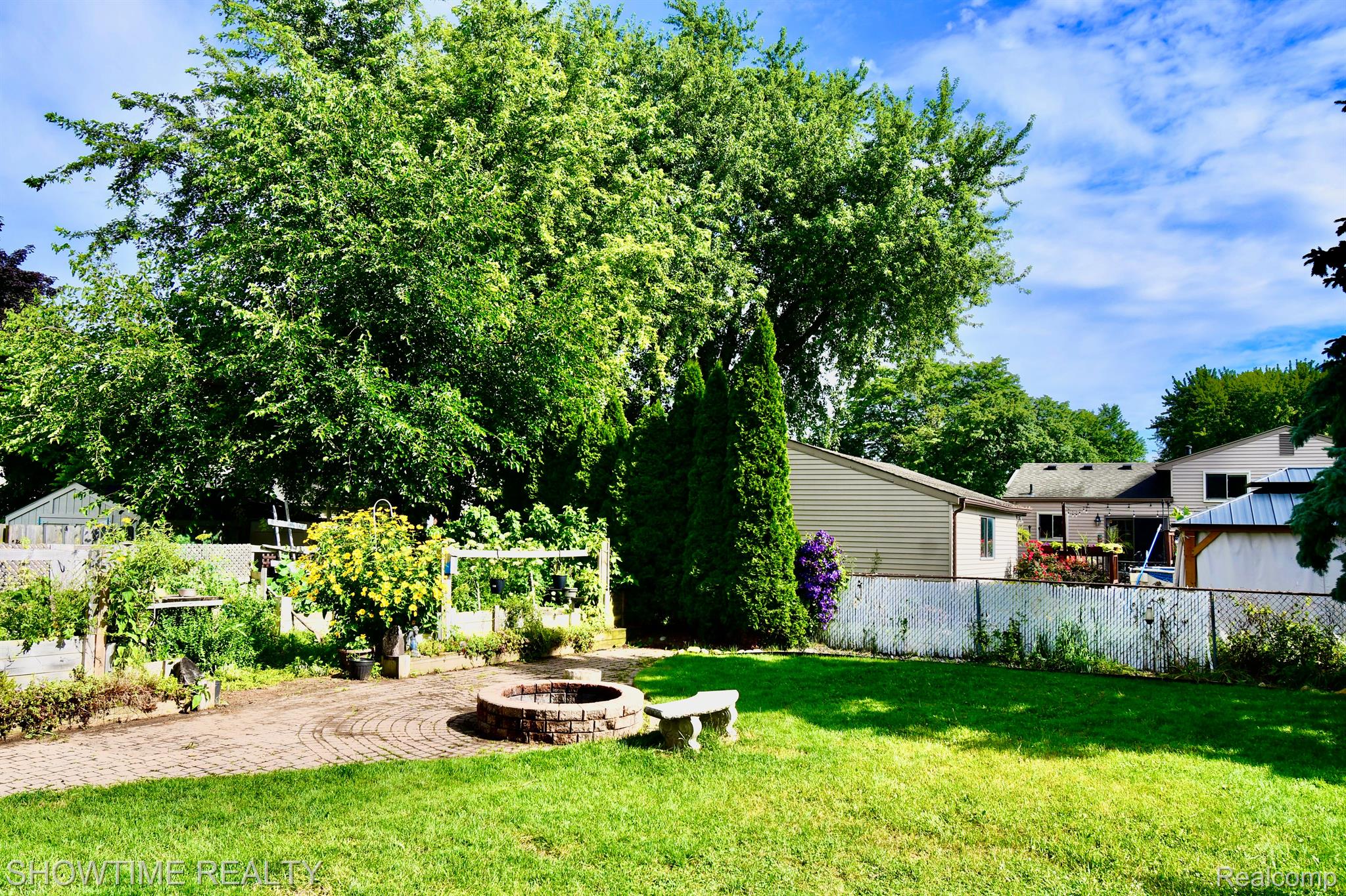 16220 ALLISTON Street