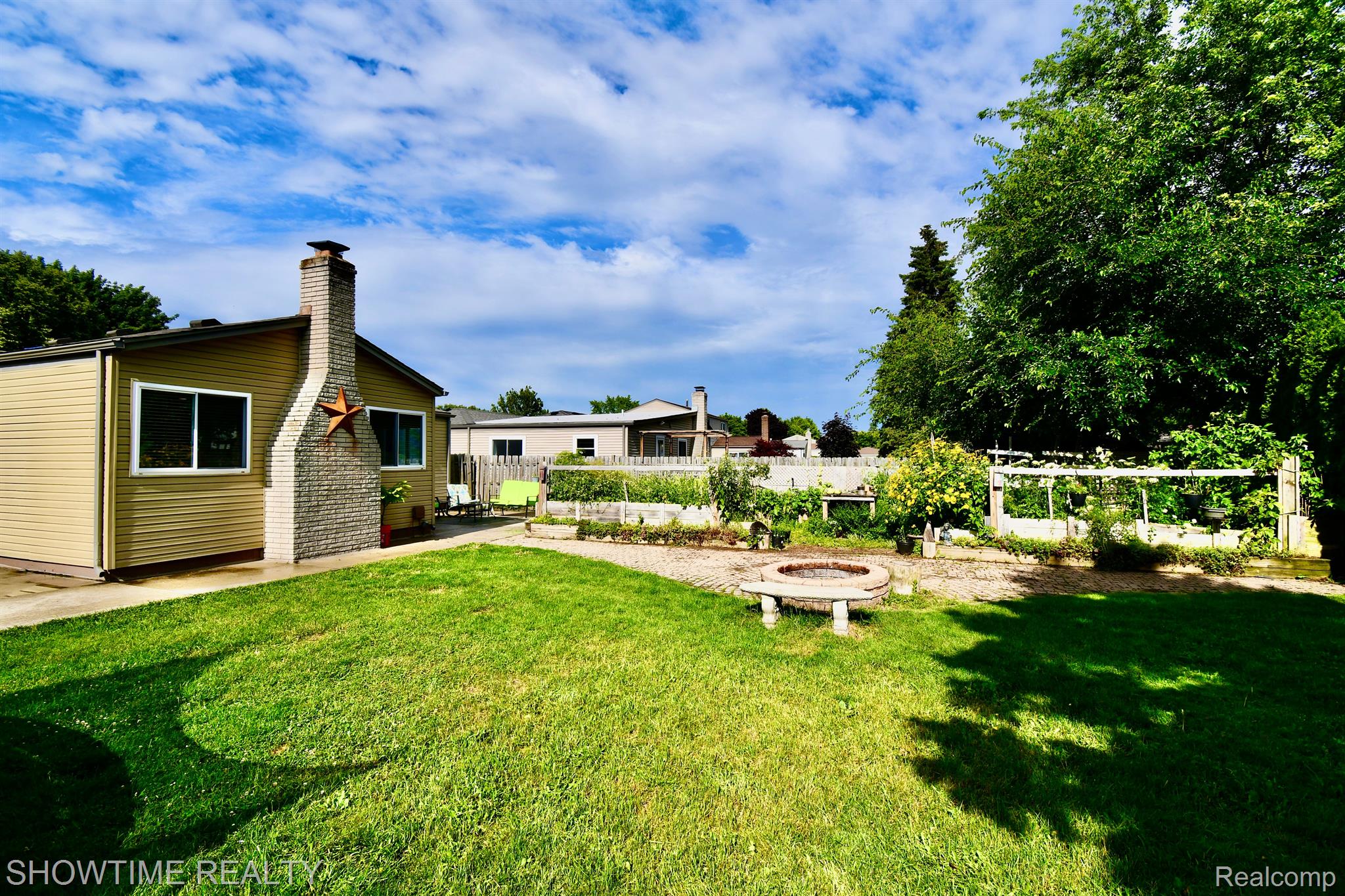 16220 ALLISTON Street