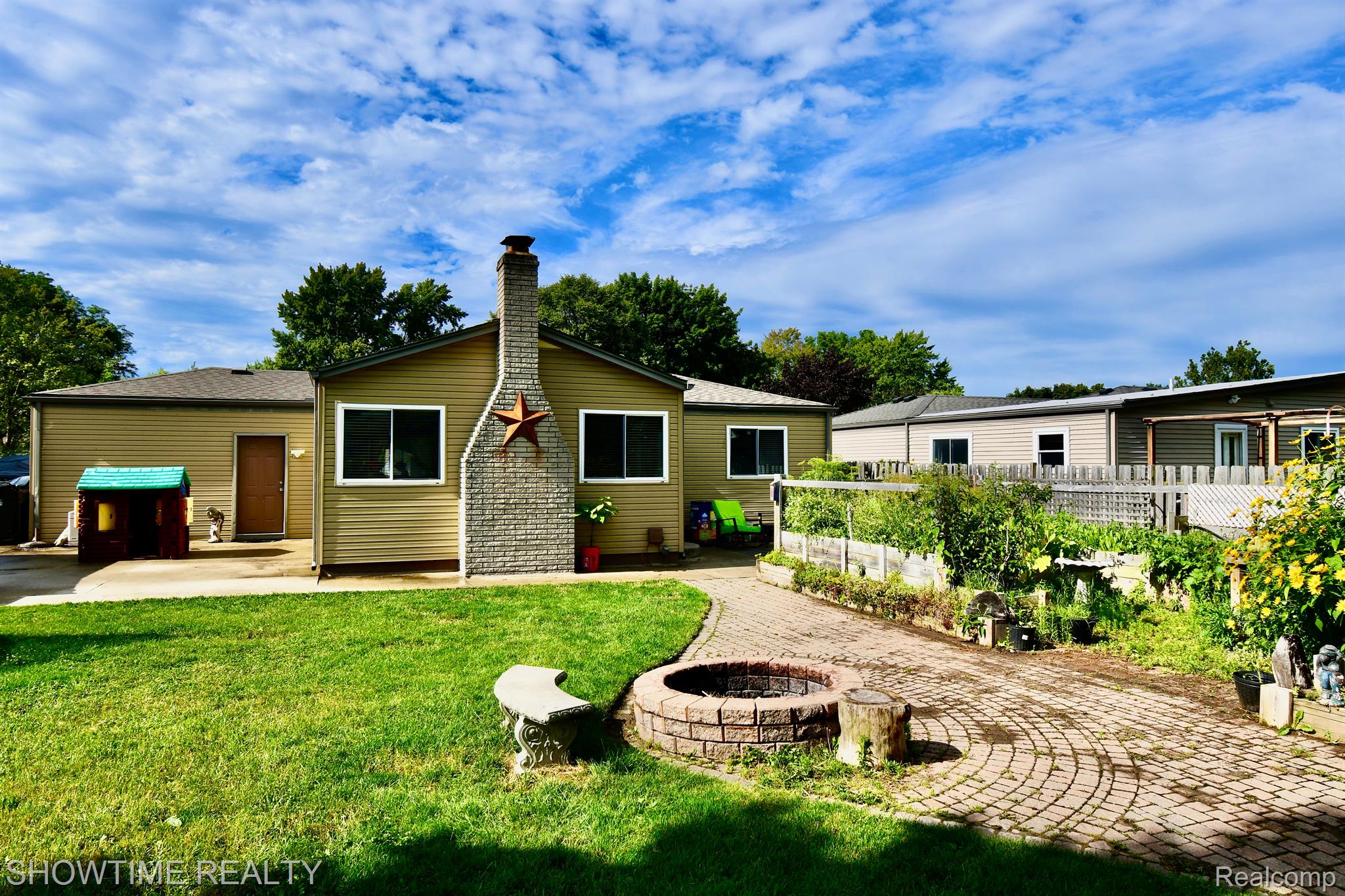 16220 ALLISTON Street