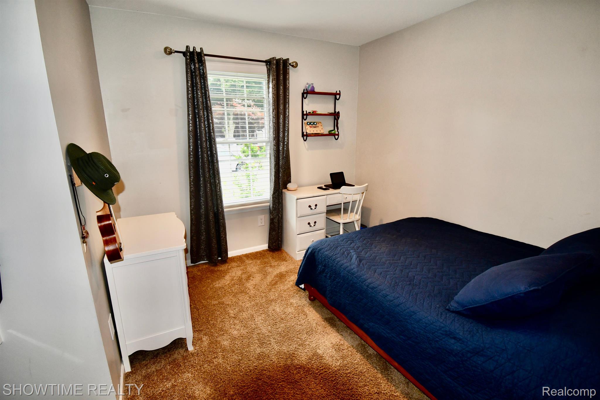 16220 ALLISTON Street