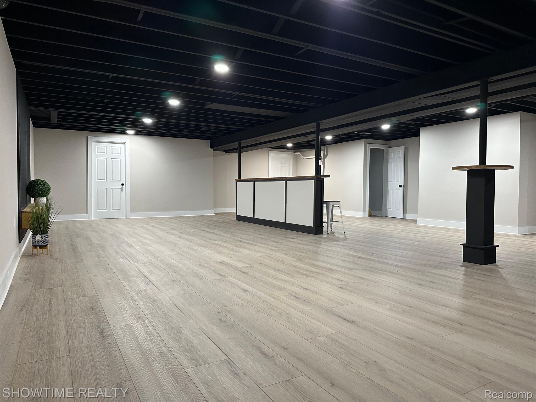 14916 HILLCREST Lane