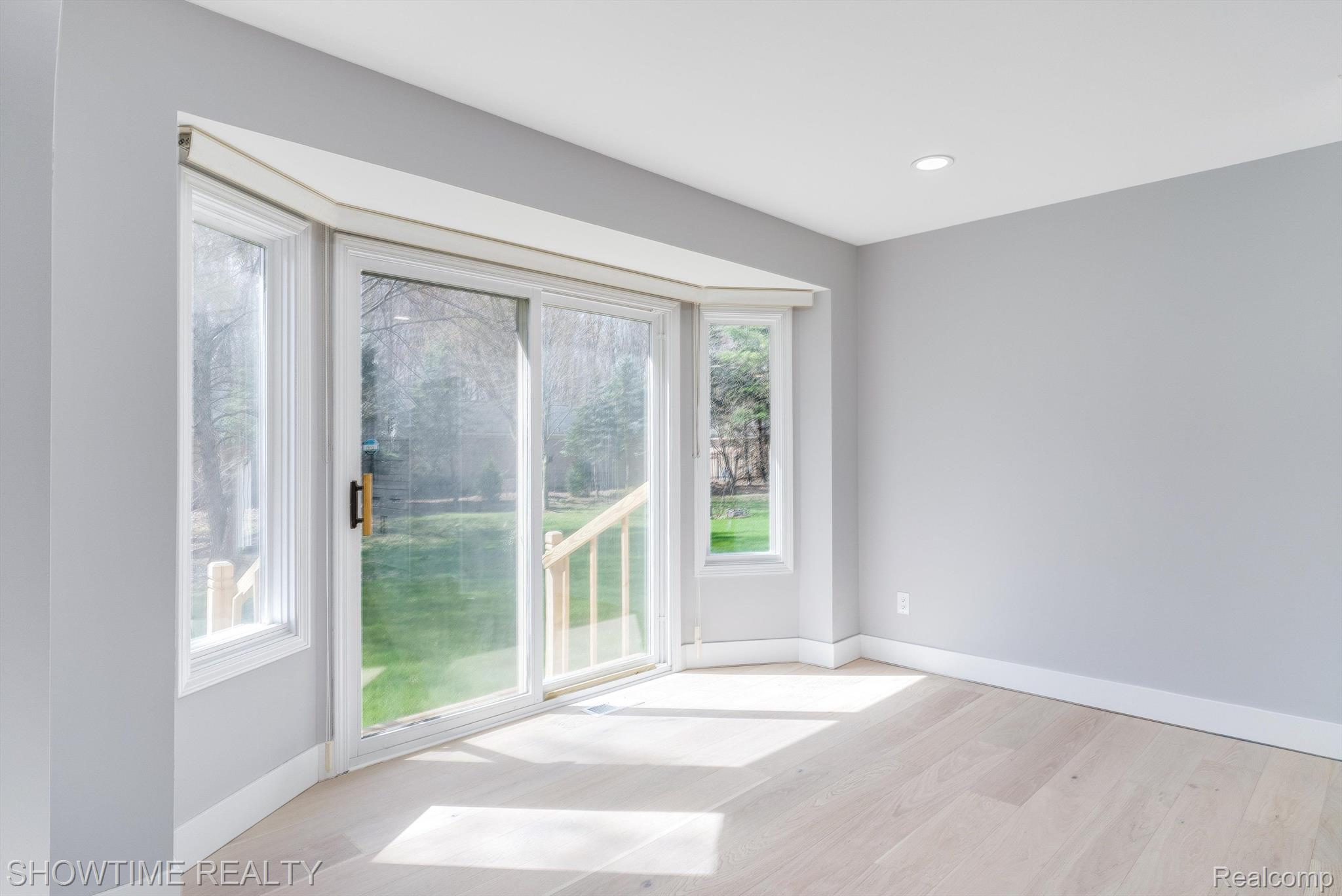 14916 HILLCREST Lane