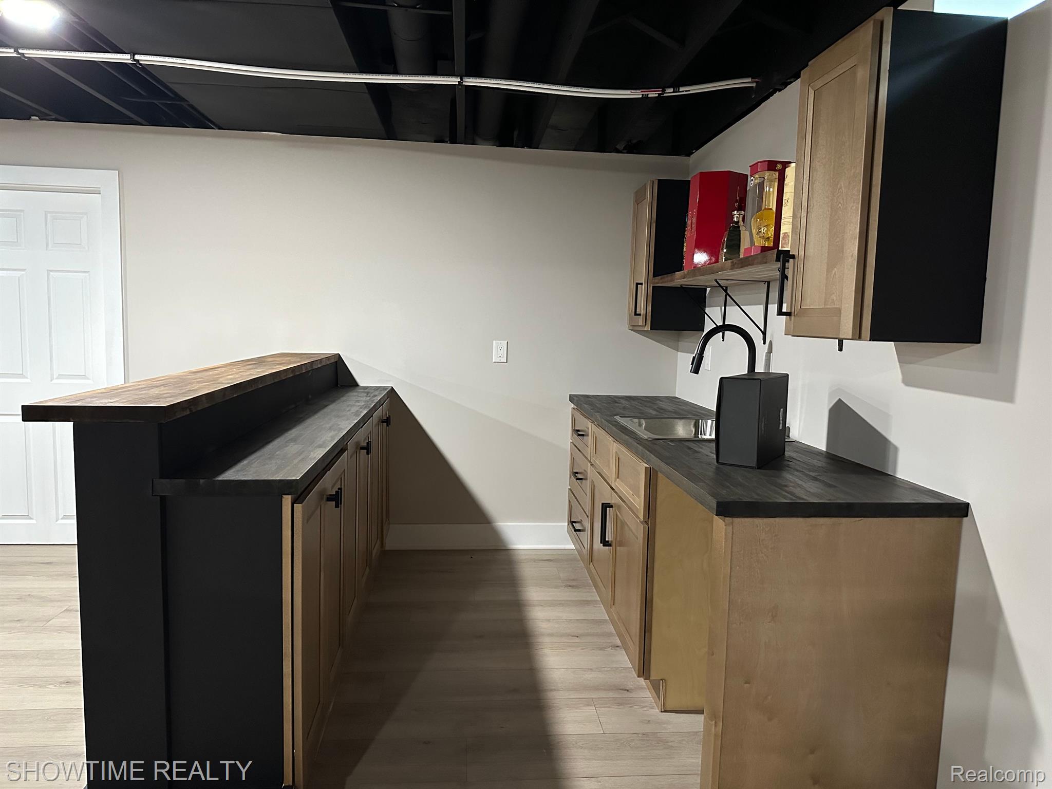 14916 HILLCREST Lane