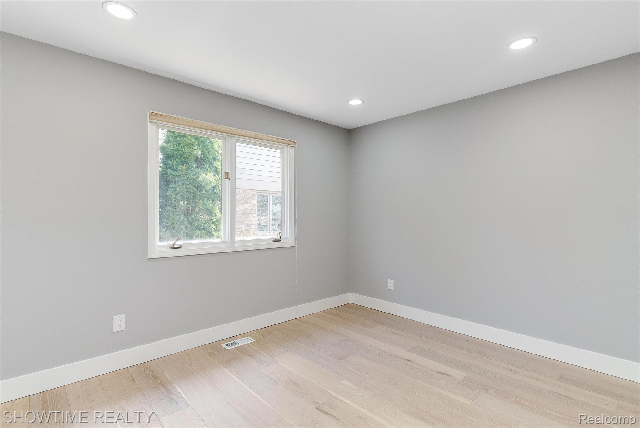 14916 HILLCREST Lane