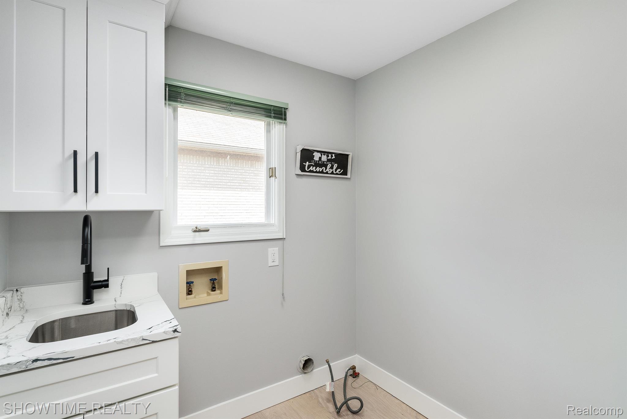 14916 HILLCREST Lane