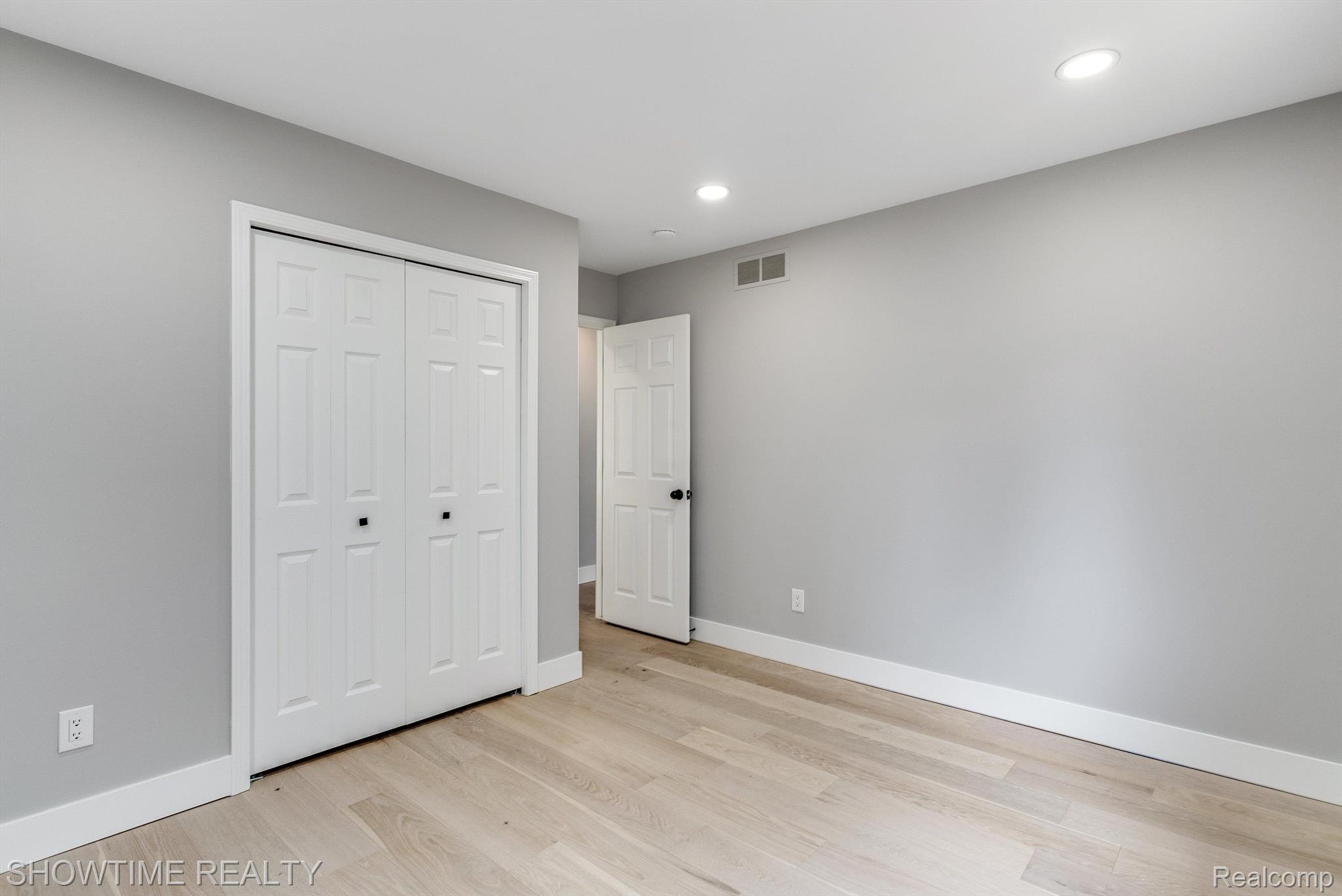 14916 HILLCREST Lane