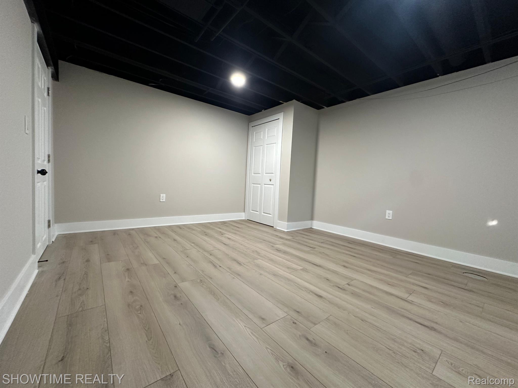 14916 HILLCREST Lane