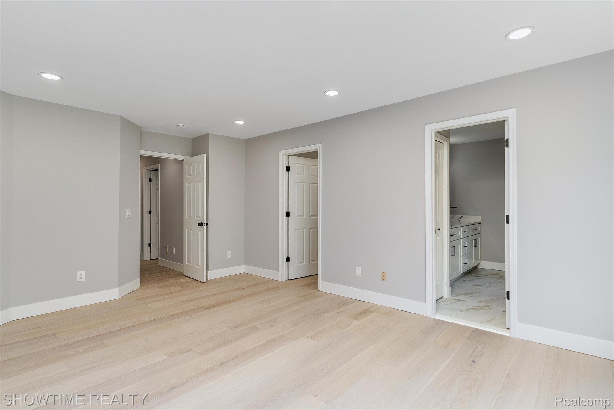 14916 HILLCREST Lane