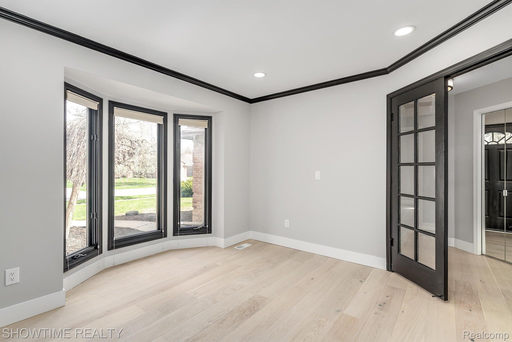 14916 HILLCREST Lane