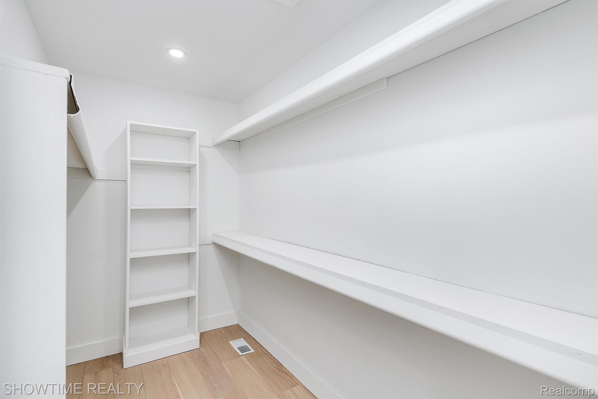 14916 HILLCREST Lane