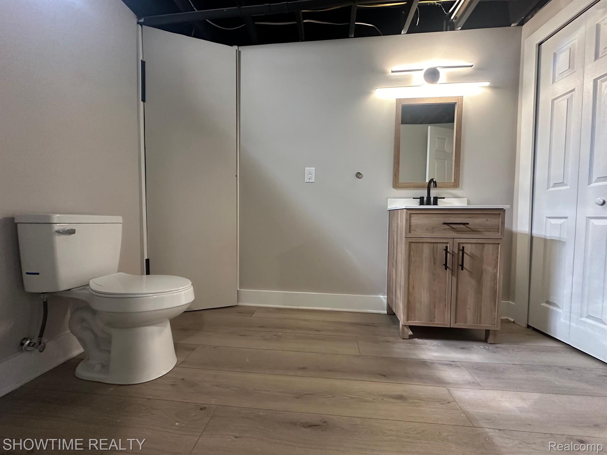 14916 HILLCREST Lane