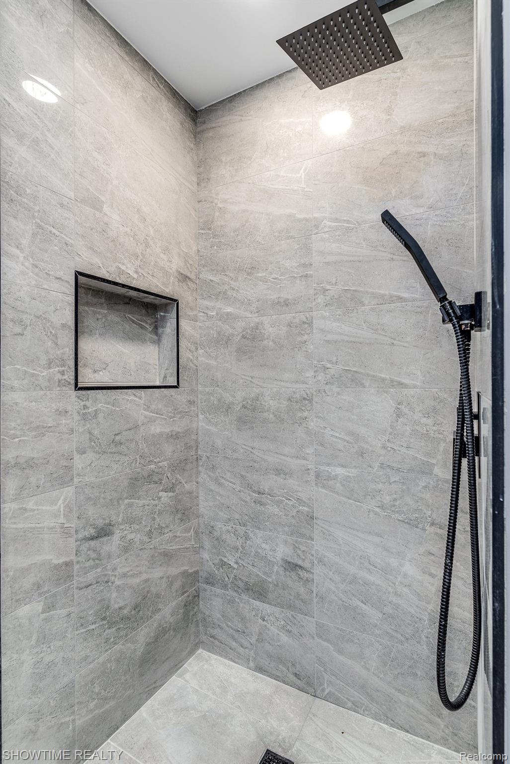 14916 HILLCREST Lane