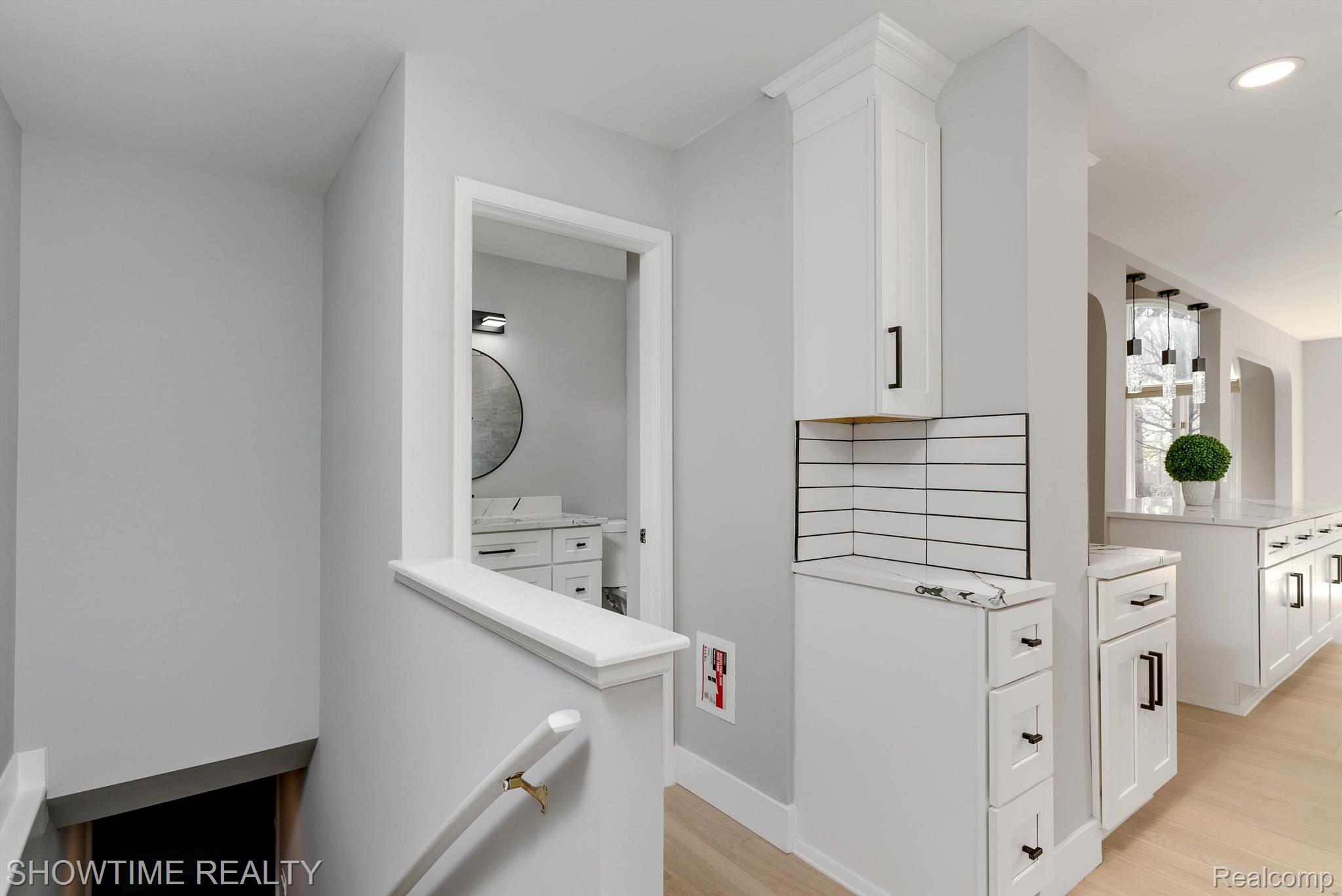 14916 HILLCREST Lane