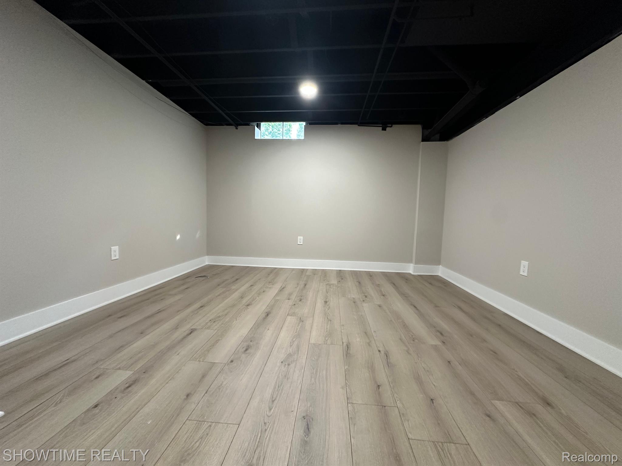 14916 HILLCREST Lane