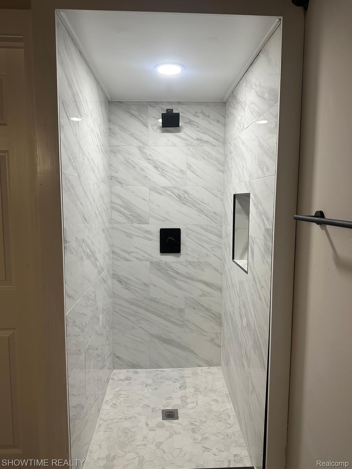 14916 HILLCREST Lane